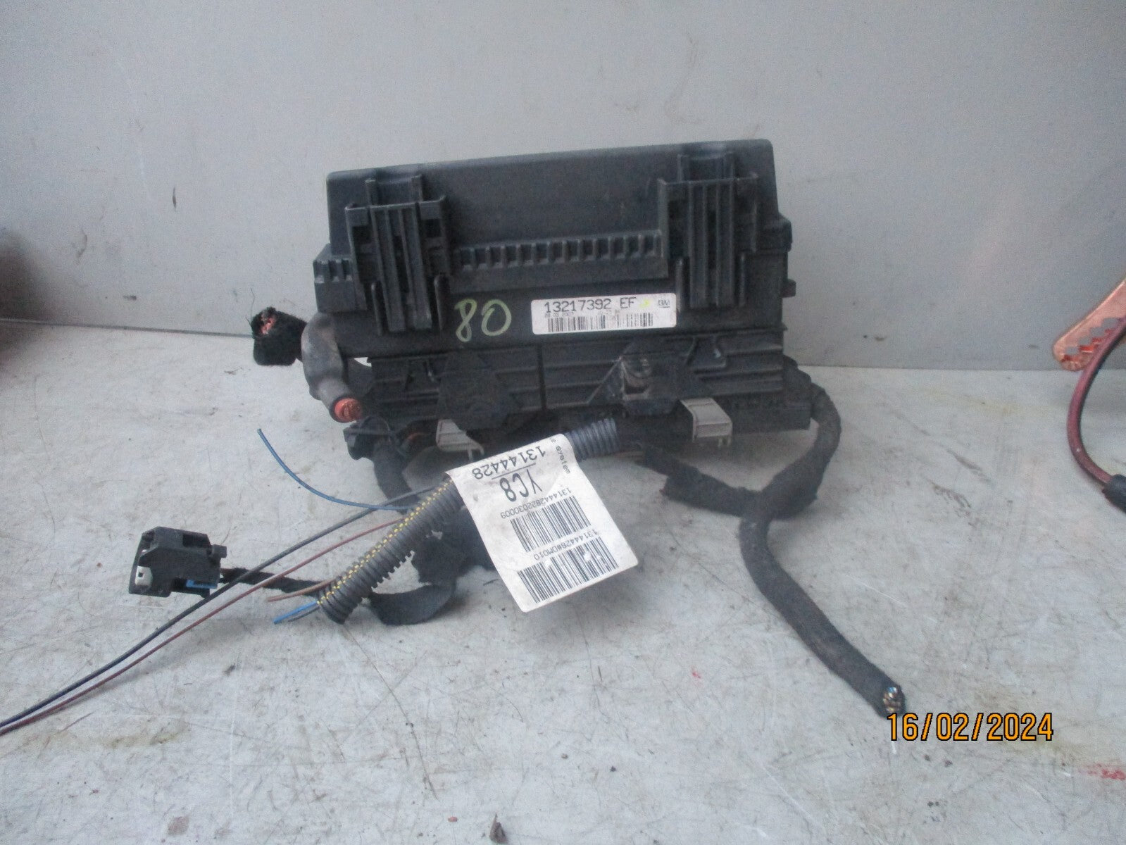 VAUXHALL CORSA D 2010 UNDER BONNET ENGINE BAY FUSE BOX 13217392
