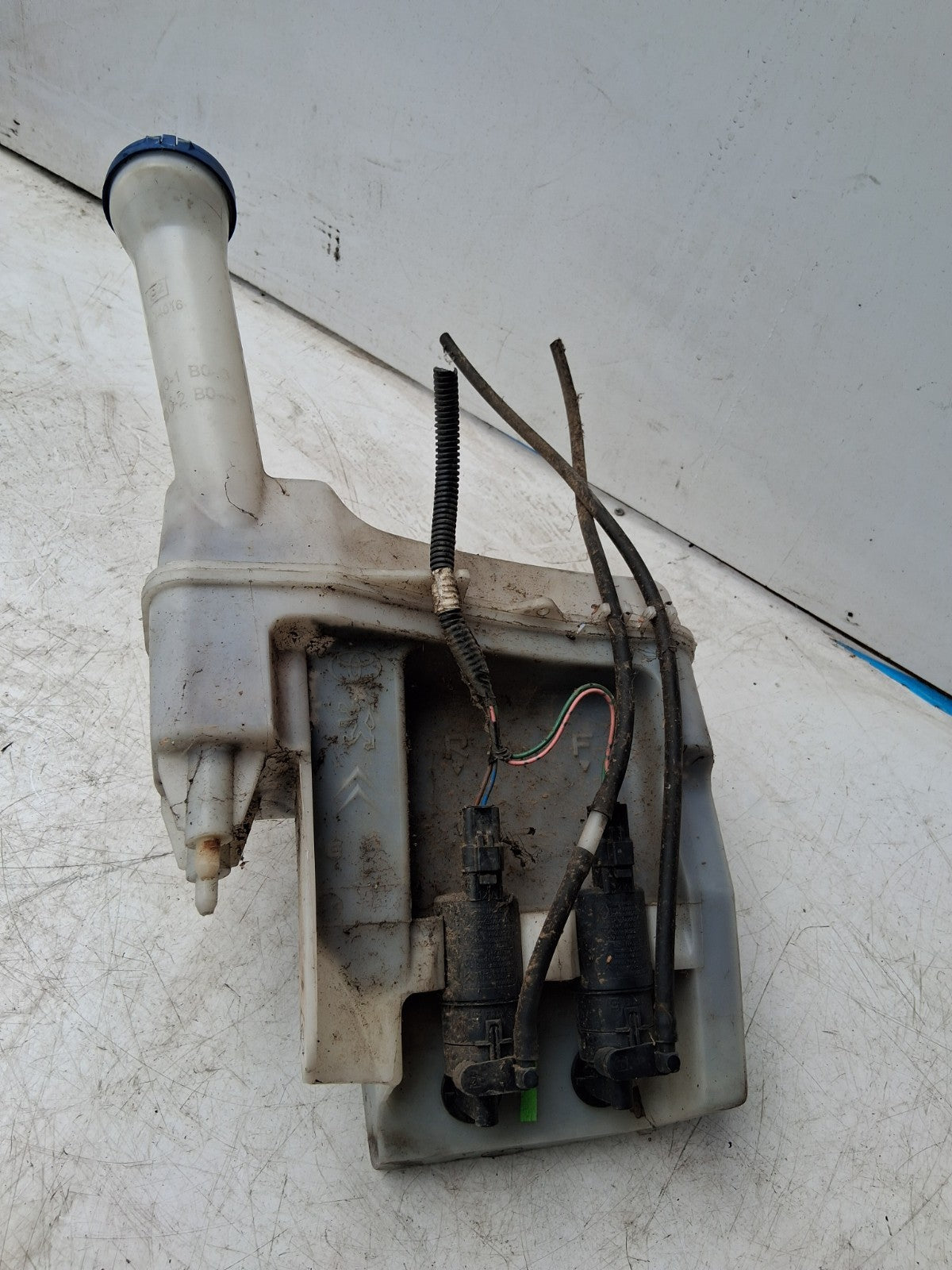 2008 CITROEN C1 MK1 FRONT WINDSCREEN WASHER WATER BOTTLE TANK