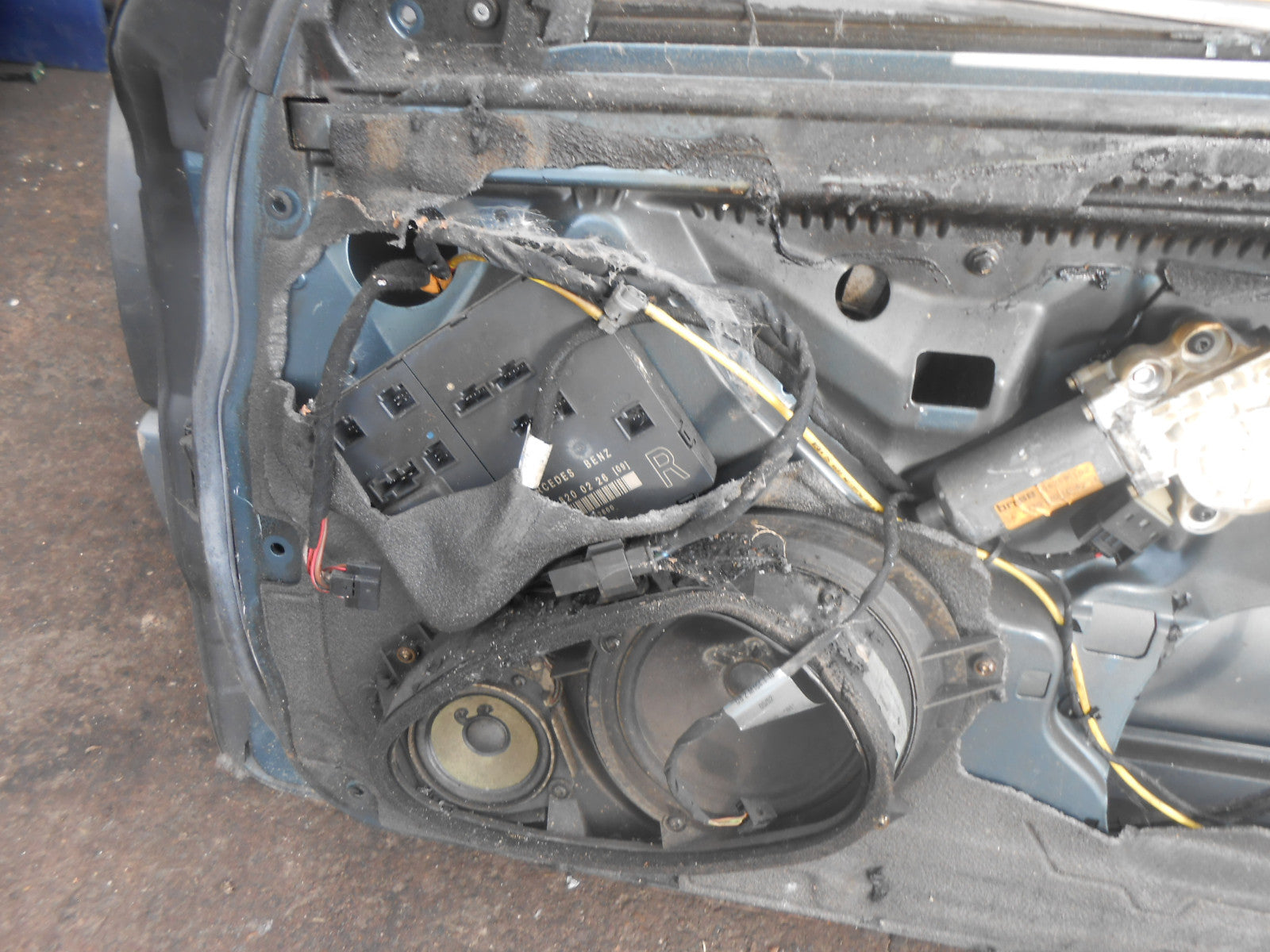 MERCEDES SL R230 2005 PRE FACELIFT OS DRIVER SIDE BARE DOOR SHELL GREEN BLUE