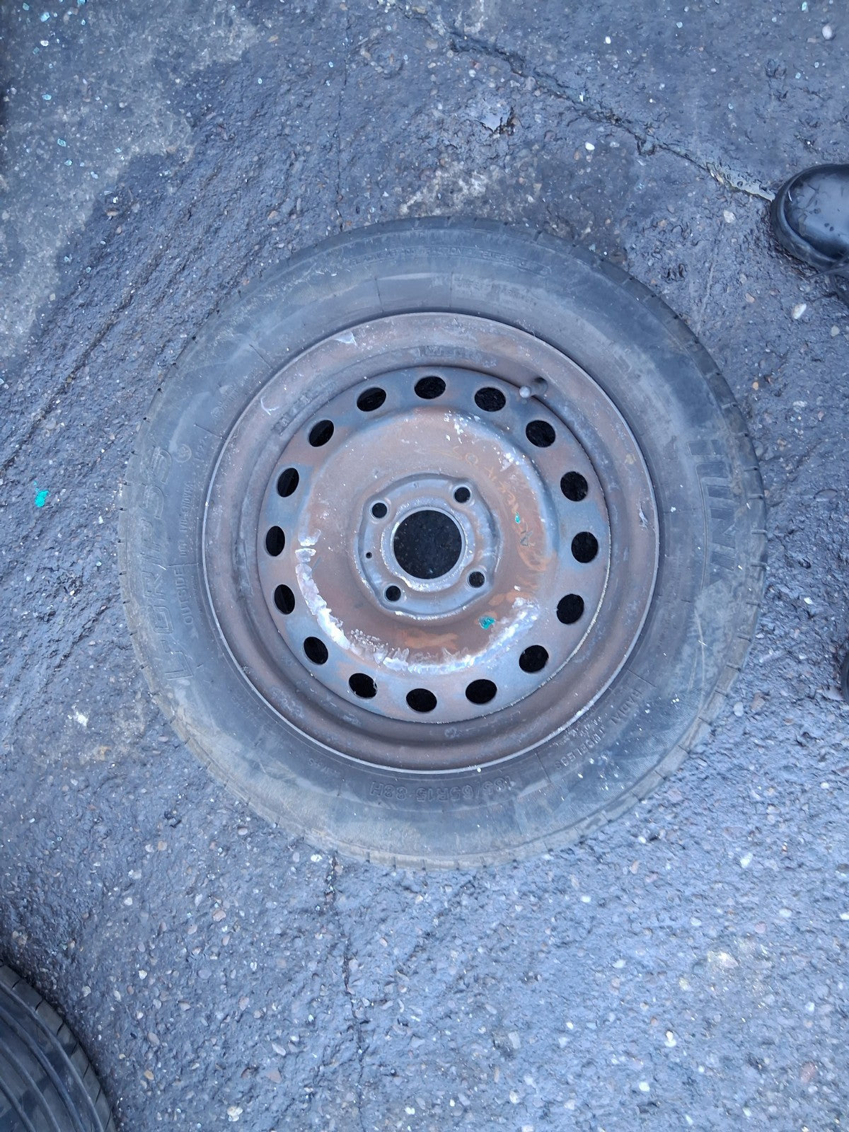 2005 NISSAN ALMERA MK2 15 INCH STEEL WHEEL WITH TYRE 185/65R15