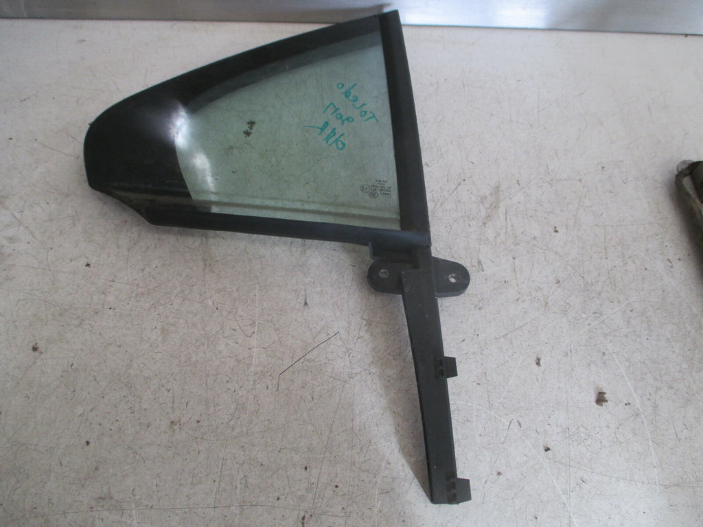 SEAT TOLEDO MK4 2017 OSR DRIVER SIDE REAR DOOR QUARTER WINDOW GLASS