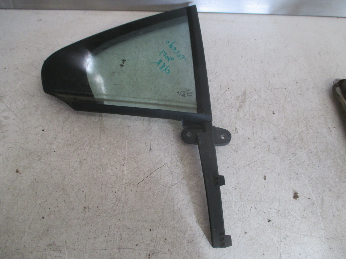 SEAT TOLEDO MK4 2017 OSR DRIVER SIDE REAR DOOR QUARTER WINDOW GLASS