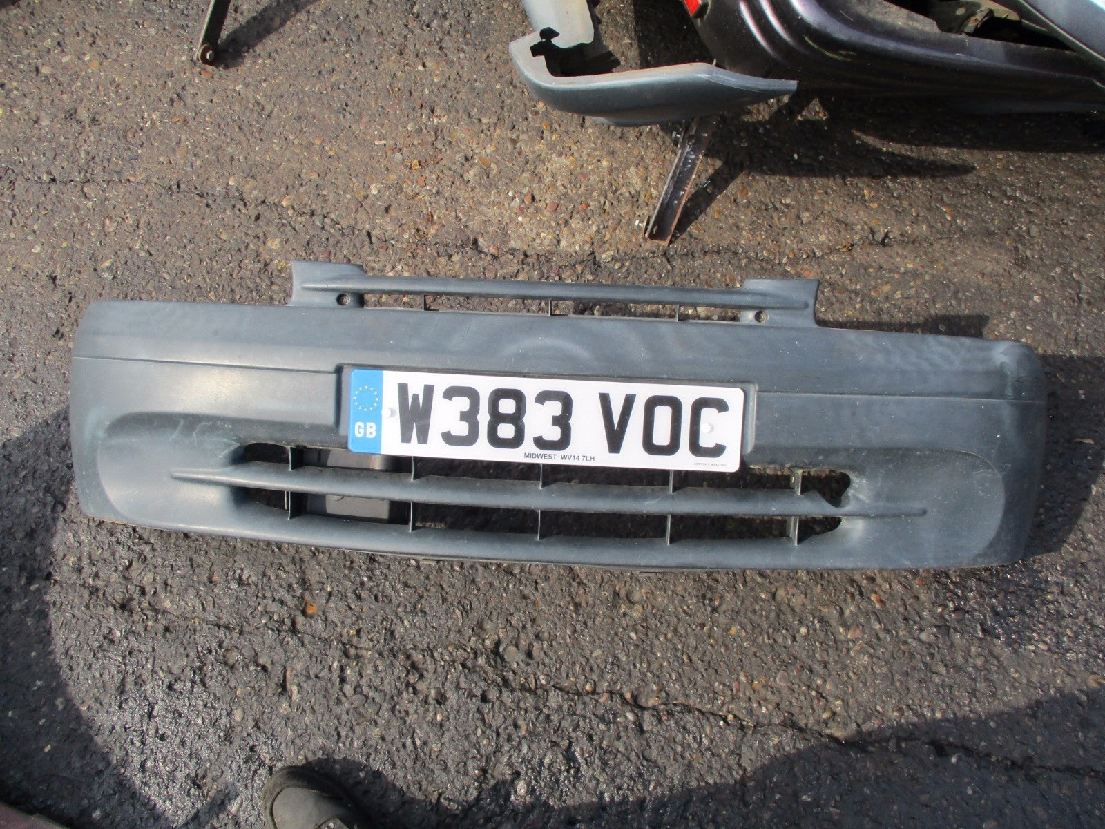 RENAULT KANGOO MK1 PH1 2000 COMPLETE PLASTIC FRONT BUMPER BLACK
