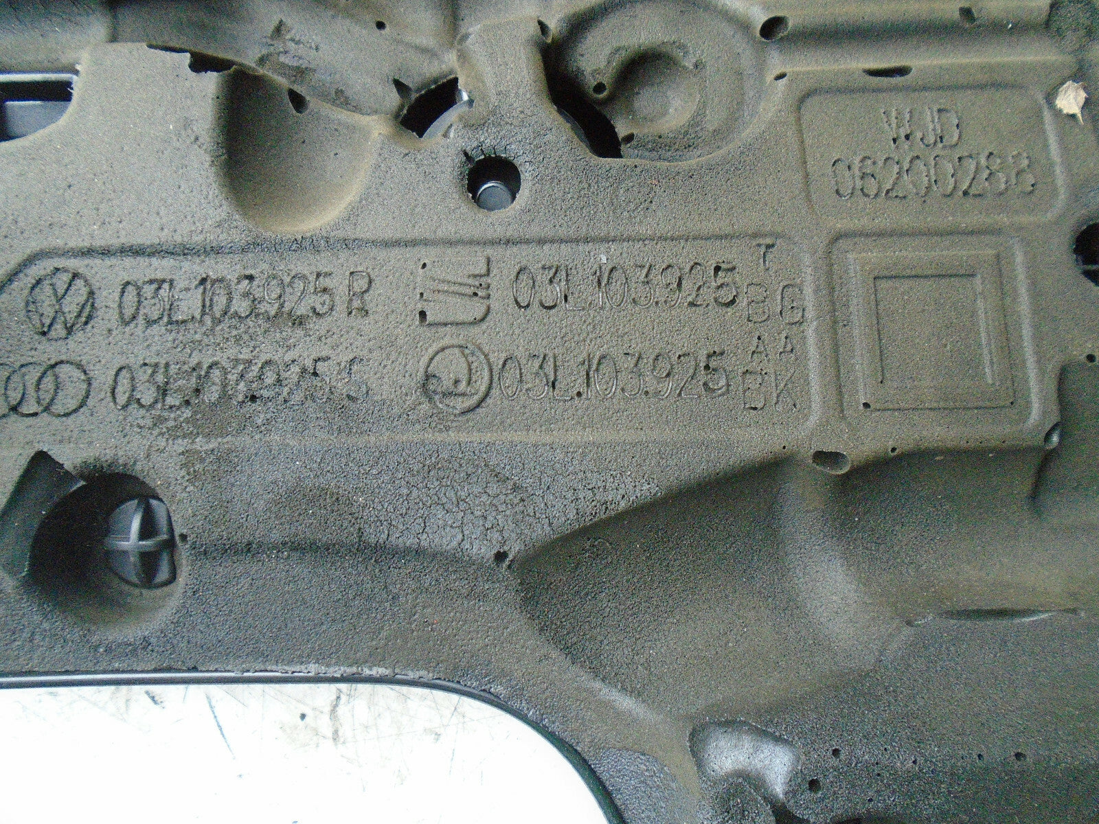 AUDI Q3 2017 2.0 TDI DIESEL ENGINE COVER 03L103925S