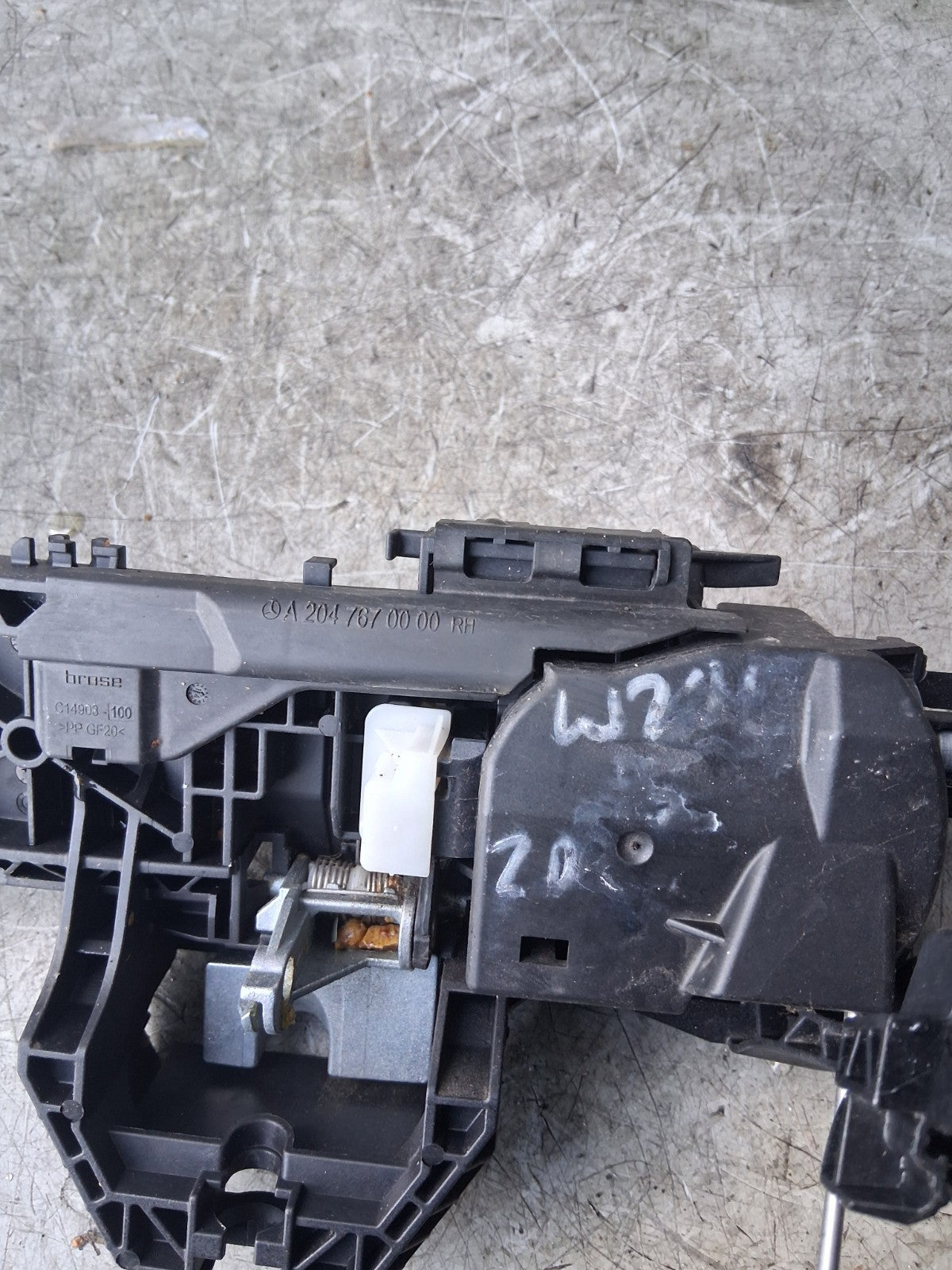 2015 MERCEDES C CLASS W204 DOOR HANDLE A2047670000
