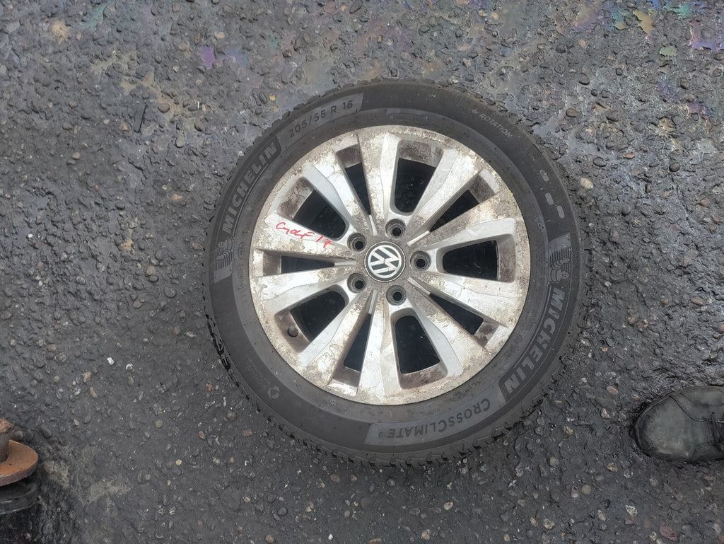 VW VOLKSWAGEN GOLF MK7.5 2017 16 INCH ALLOY WHEEL WITH TYRE 205/55R16