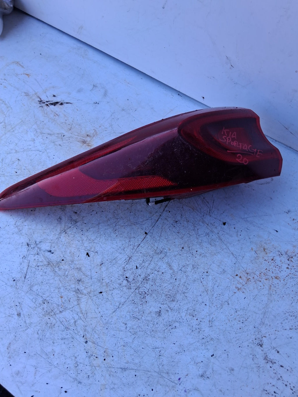 2020 KIA SPORTAGE MK4 NSR PASSENGER LEFT SIDE REAR OUTER TAIL LIGHT 92401F1500