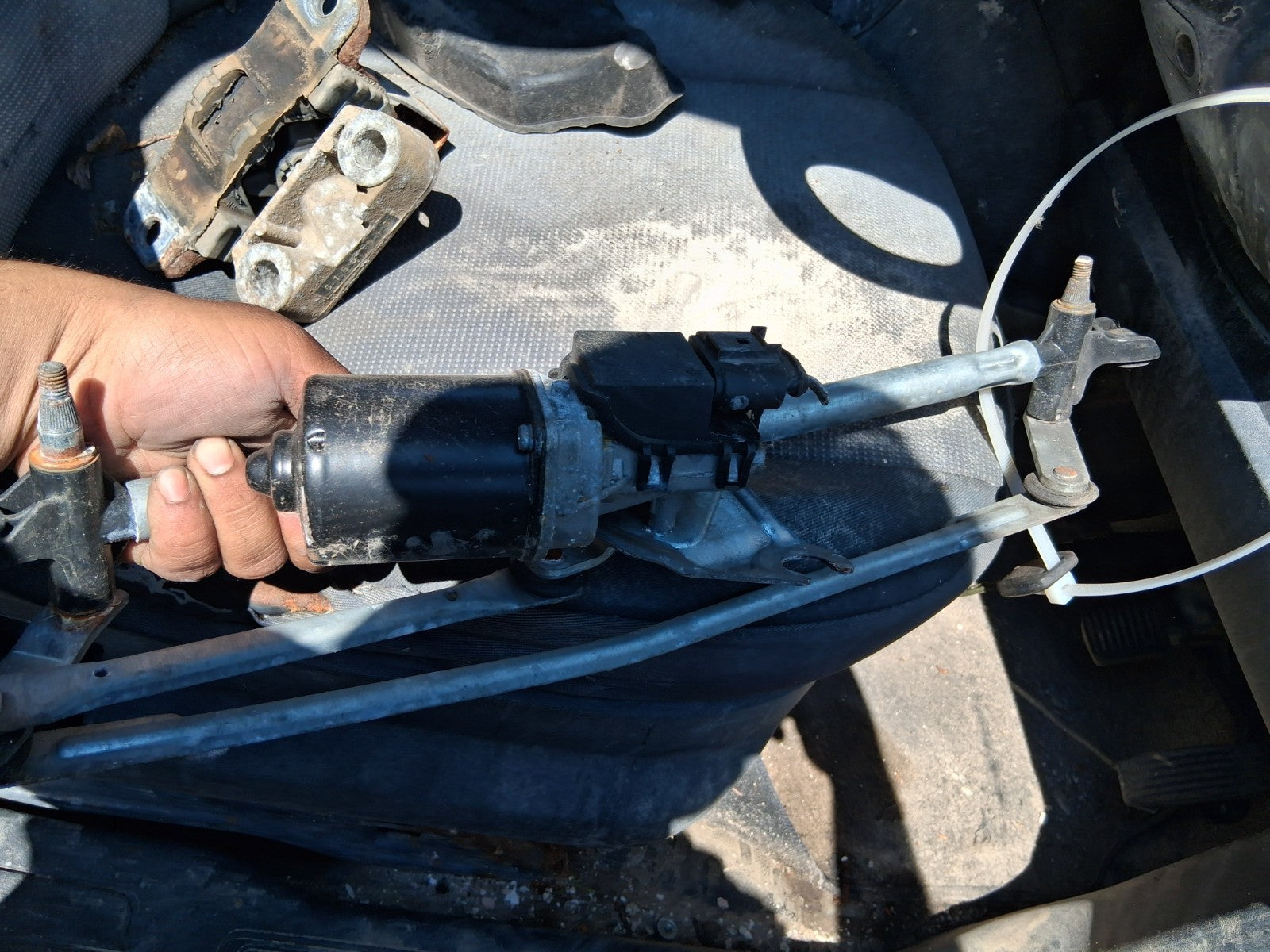 2015 PEUGEOT BIPPER FRONT WINDSCREEN WIPER MOTOR LINKAGES
