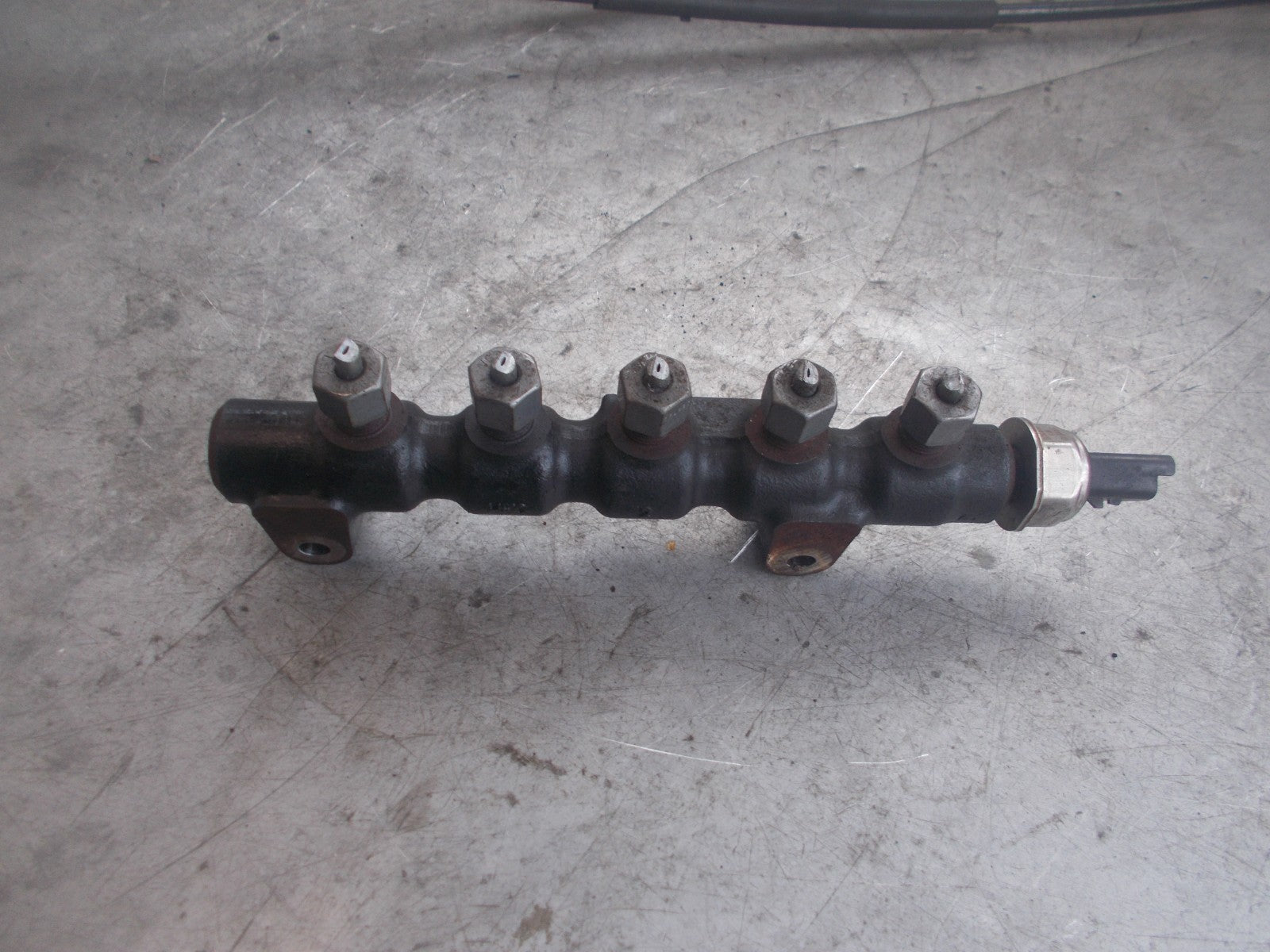 PEUGEOT 206 2003 1.4 HDI FUEL INJECTOR RAIL 9654592680