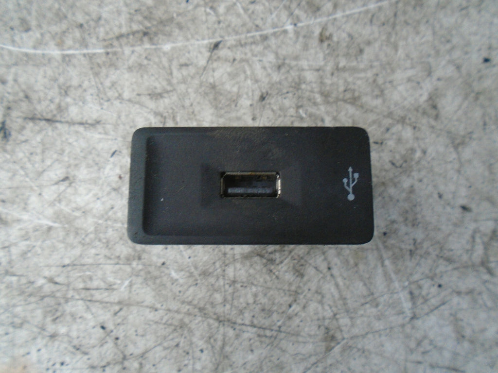 SEAT IBIZA MK4 6J 2008-2017 ENTRY USB CONNECTOR 3G0035222