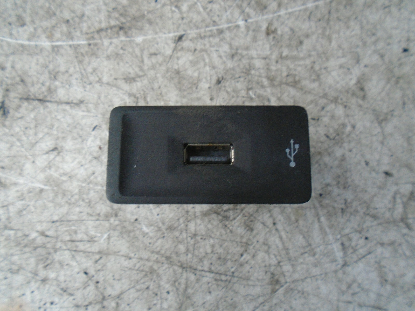 SEAT IBIZA MK4 6J 2008-2017 ENTRY USB CONNECTOR 3G0035222