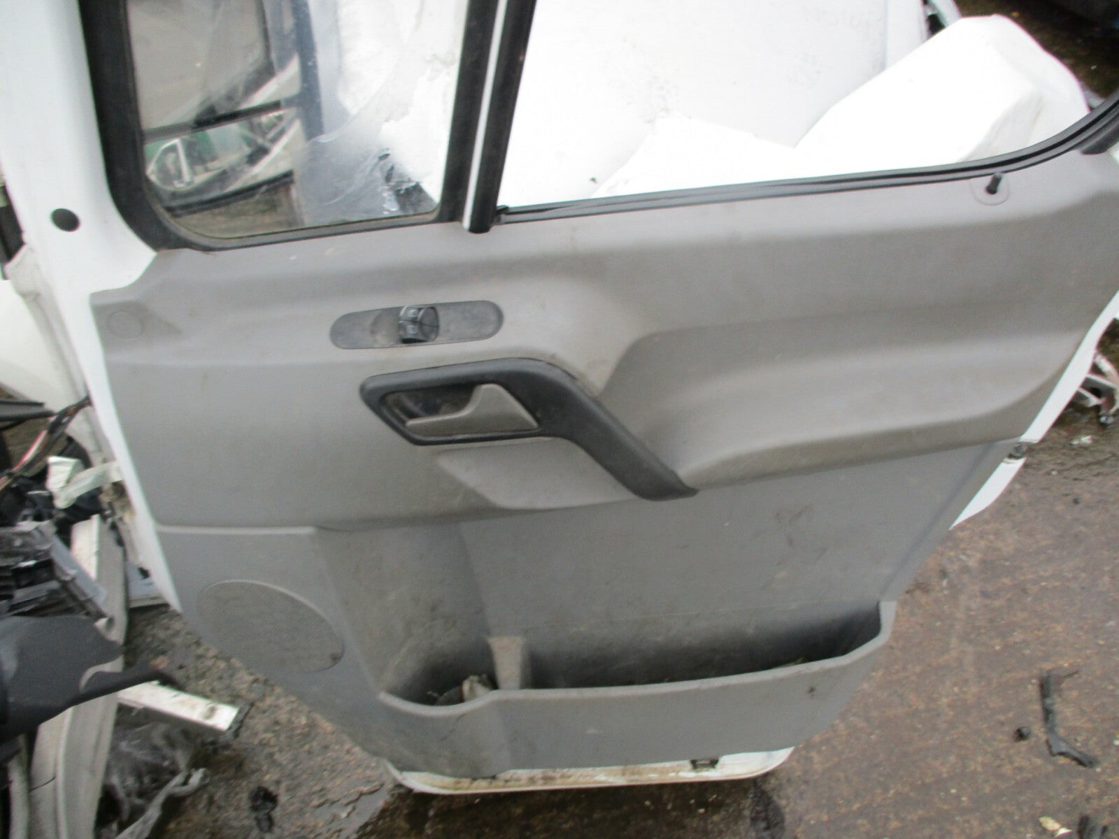 MERCEDES SPRINTER MK2 W906 2017 OS DRIVER SIDE COMPLETE DOOR WHITE