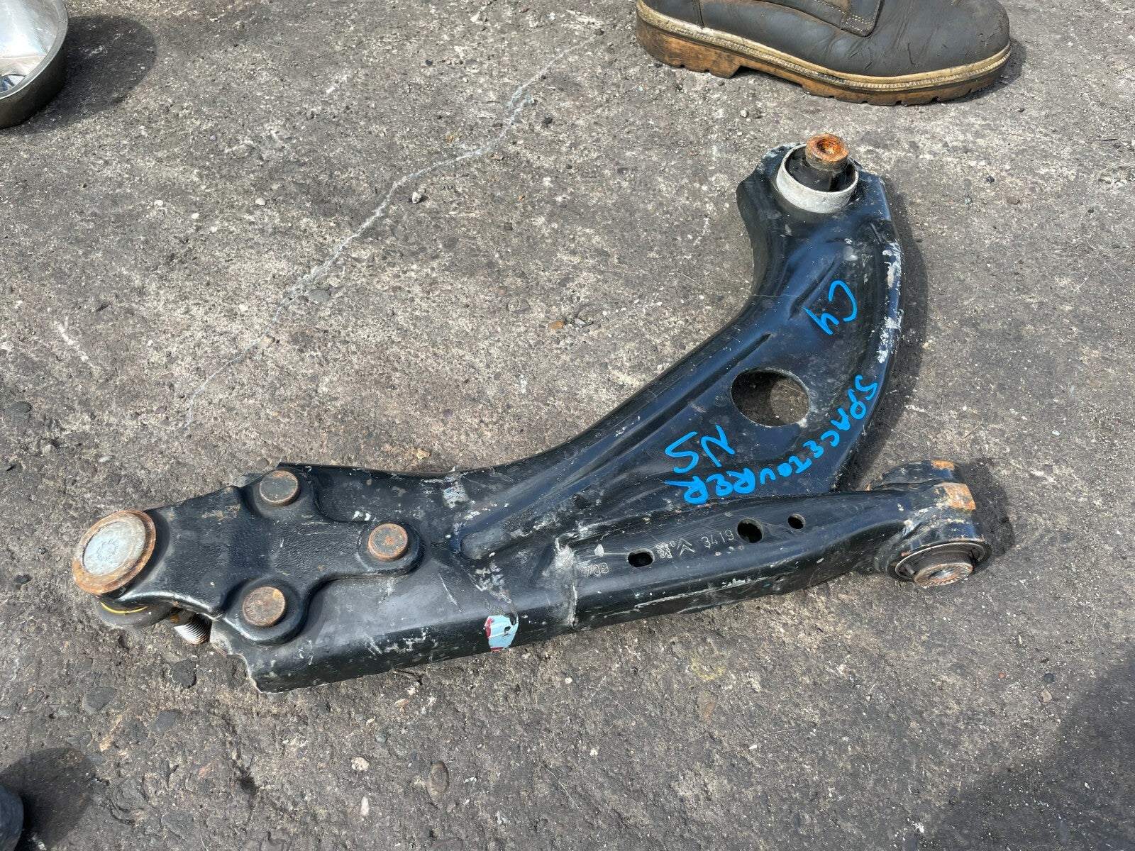CITROEN C4 SPACETOURER 2019 1.5 DIESEL NSF PASSENGER SIDE FRONT WISHBONE ARM