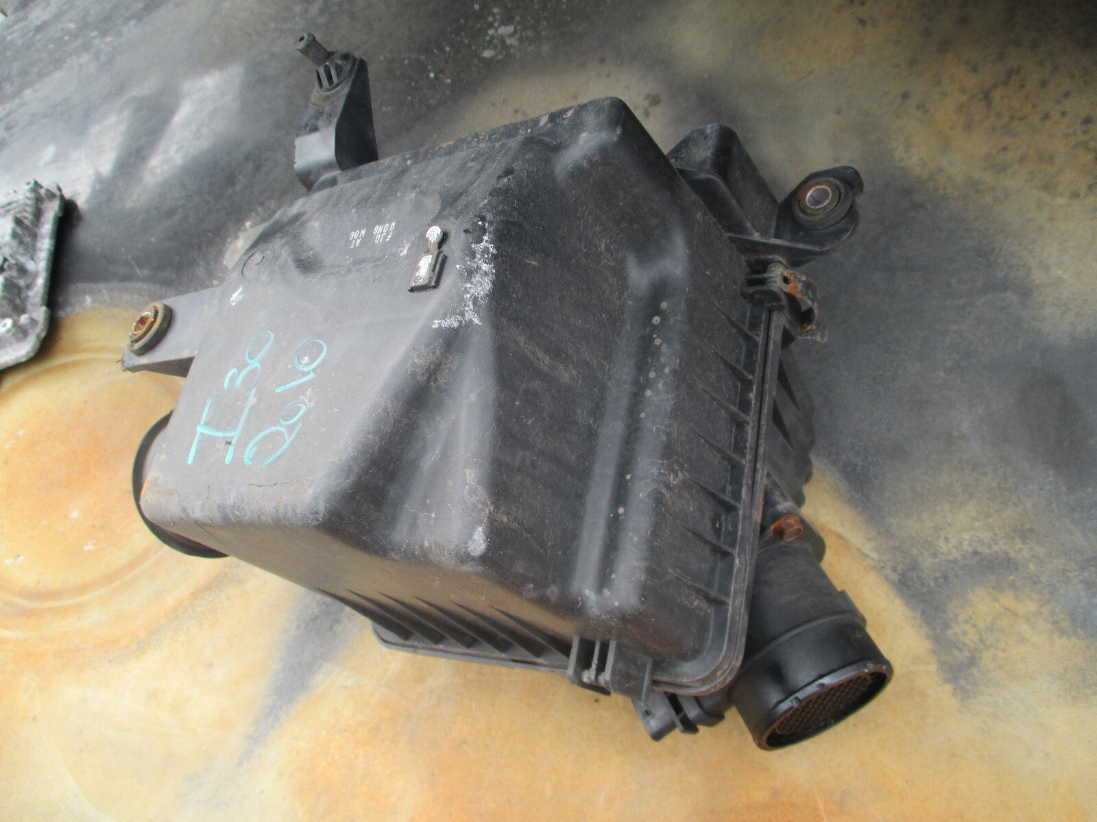 HYUNDAI I30 2010 1.6 DIESEL AIR FILTER BOX 281002H200