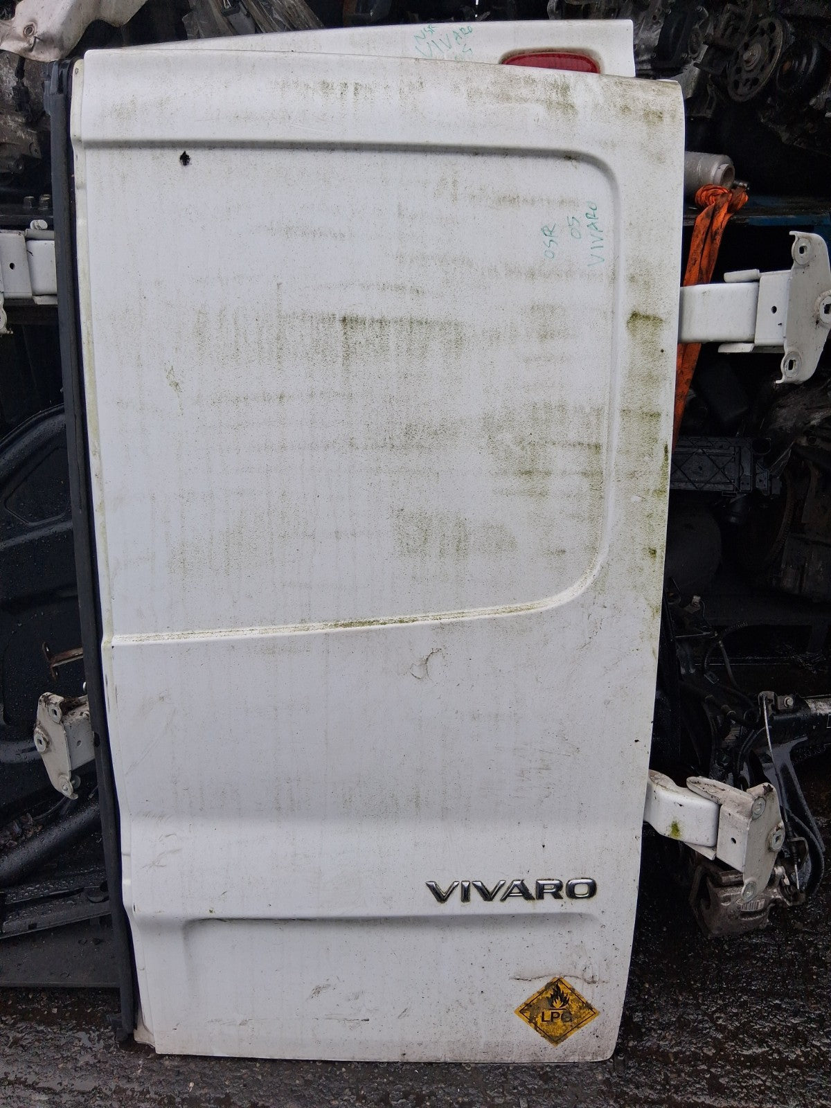 2005 VAUXHALL VIVARO MK1 OSR DRIVER SIDE REAR RIGHT COMPLETE DOOR WHITE