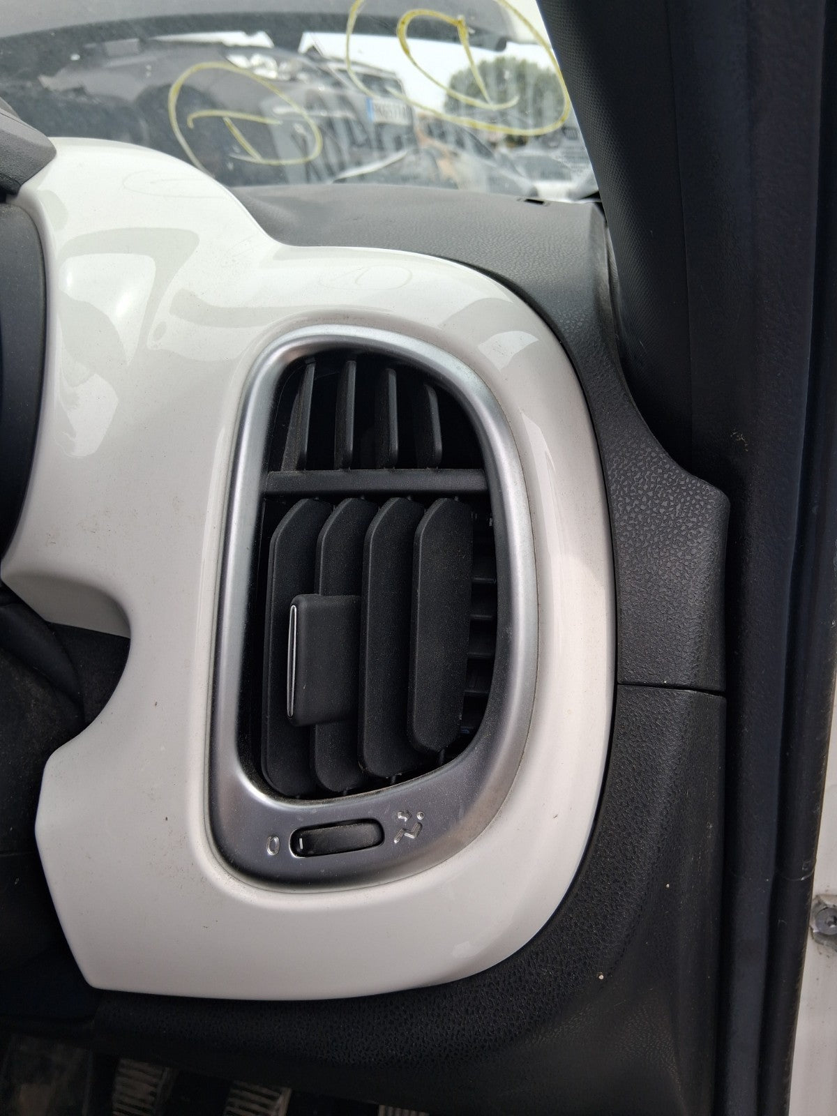 2019 FIAT 500L URBAN HATCH OS DRIVER SIDE FRONT INTERIOR AIR VENT