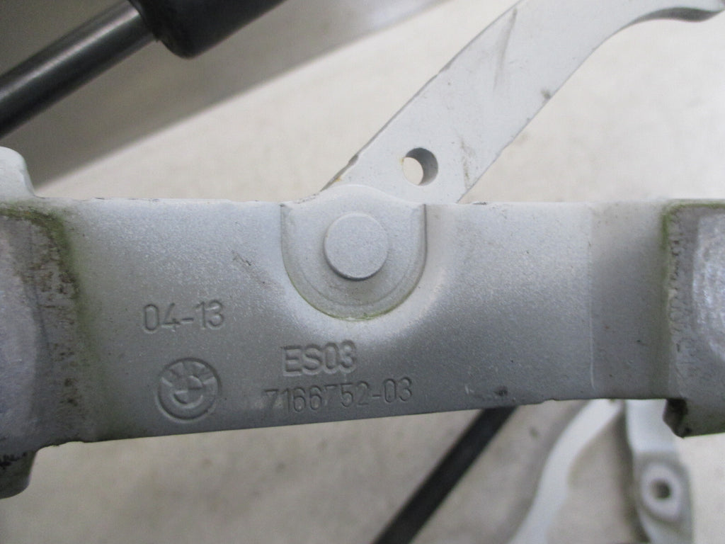 BMW 1 SERIES E87 2013 REAR TAILGATE BOOTLID BOOT HINGES 7166751 7166752