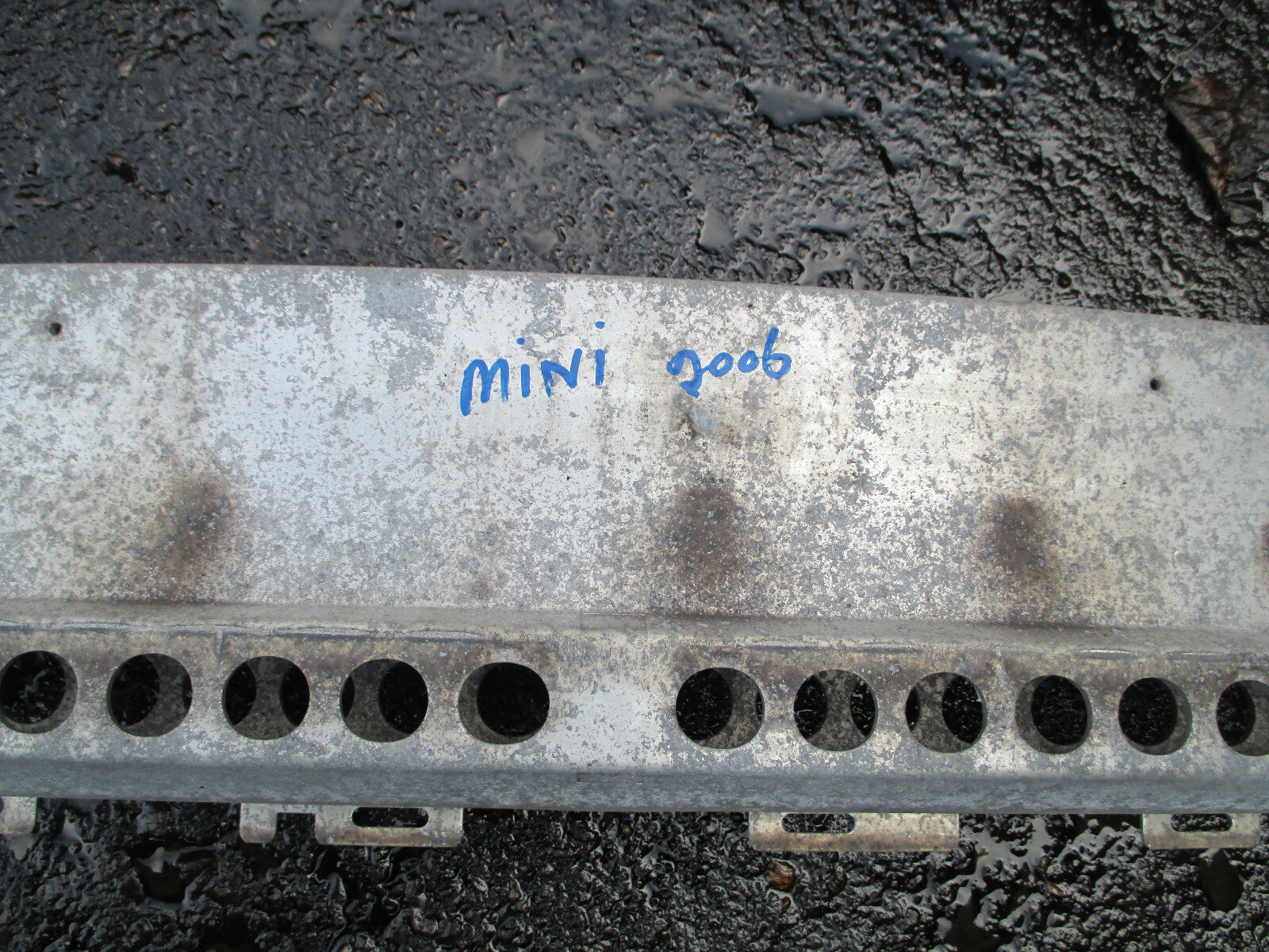 BMW MINI COOPER R50 2006 1.6 PETROL FRONT BUMPER REINFORCEMENT BAR