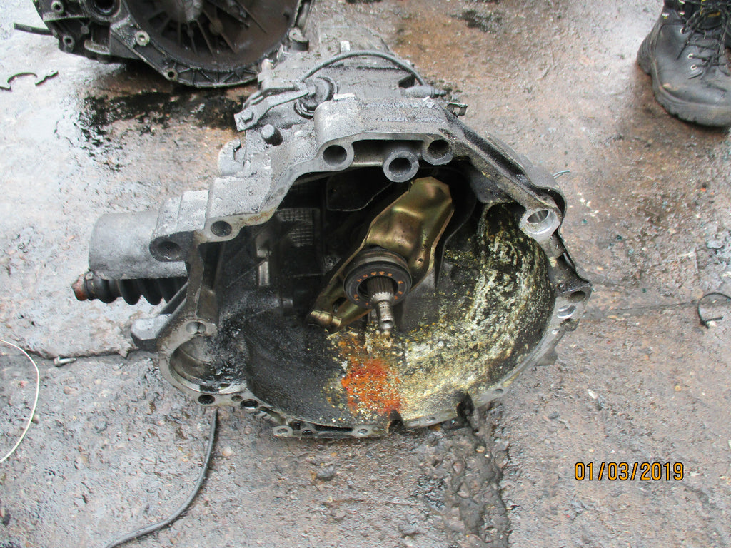 AUDI A4 B7 2006 2.0 TDI 6 SPEED MANUAL GEARBOX LAU