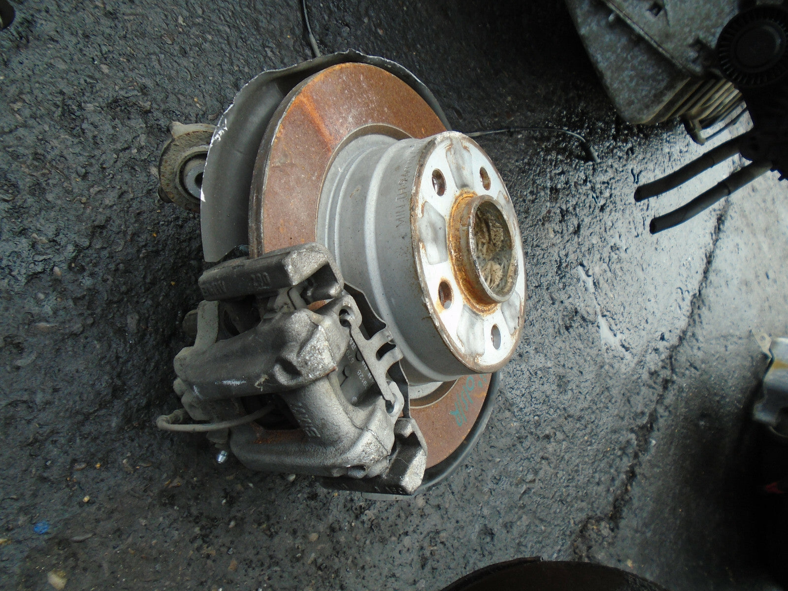 BMW 1 SERIES 2018 F20 116D 1.5 DIESEL OSR DRIVER REAR HUB BRAKE CALIPER