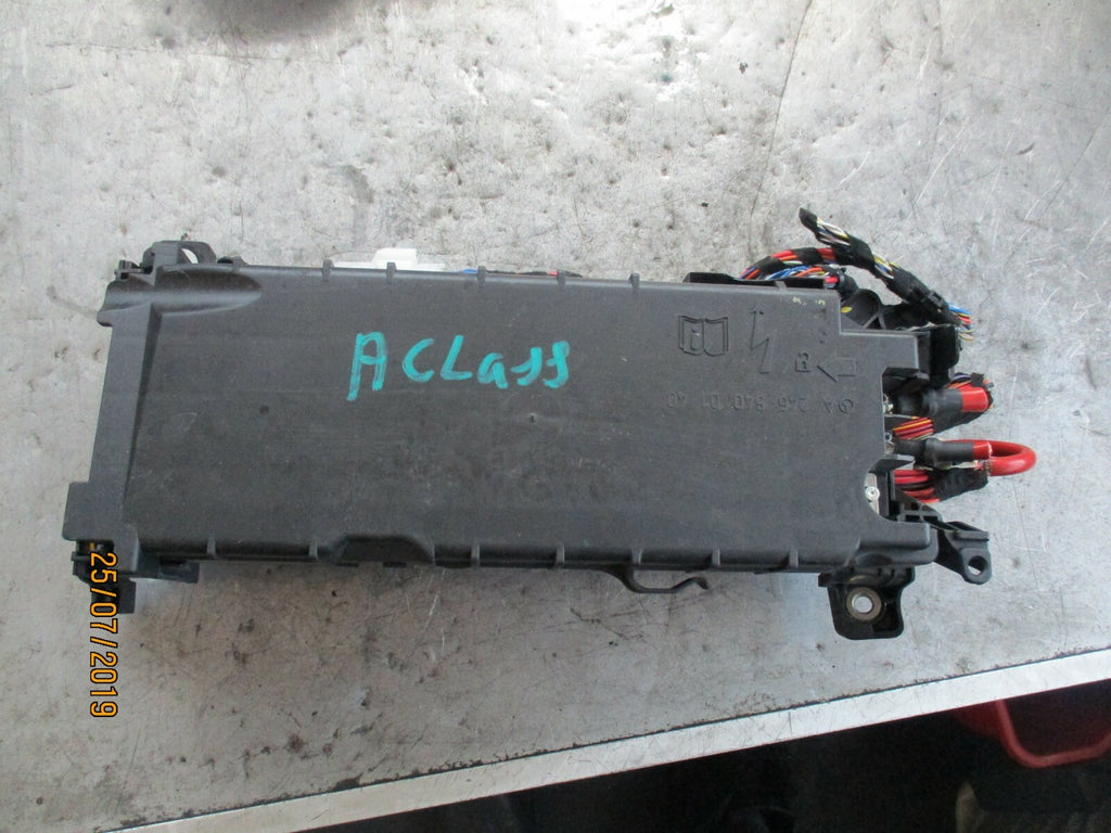 MERCEDES A CLASS W176 1.5 DIESEL FUSE BOX A2465400140