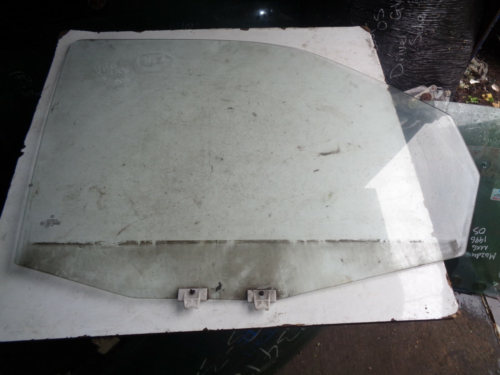 MERCEDES BENZ VITO VAN 2001 FRONT OS DRIVER SIDE DOOR BARE GLASS