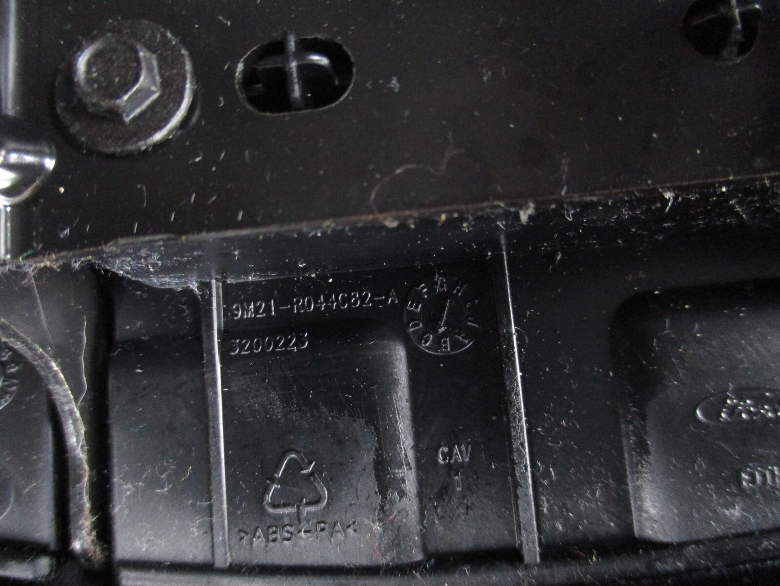 FORD S-MAX 2010 2.0 BLACK LEATHER CENTRE ARM REST 9M21R044C82A