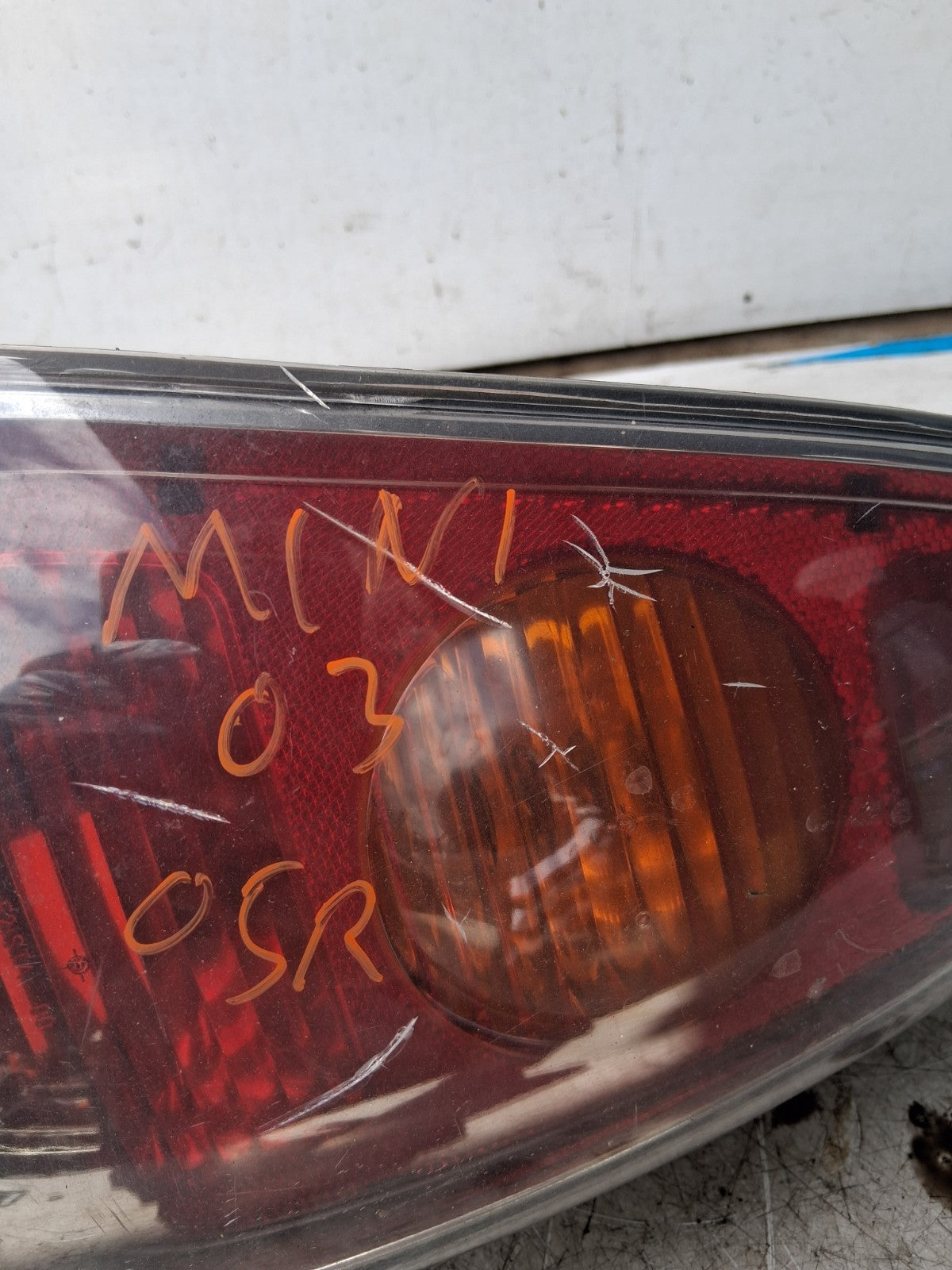2003 MINI OS DRIVER SIDE REAR TAILGATE LIGHT 89023373