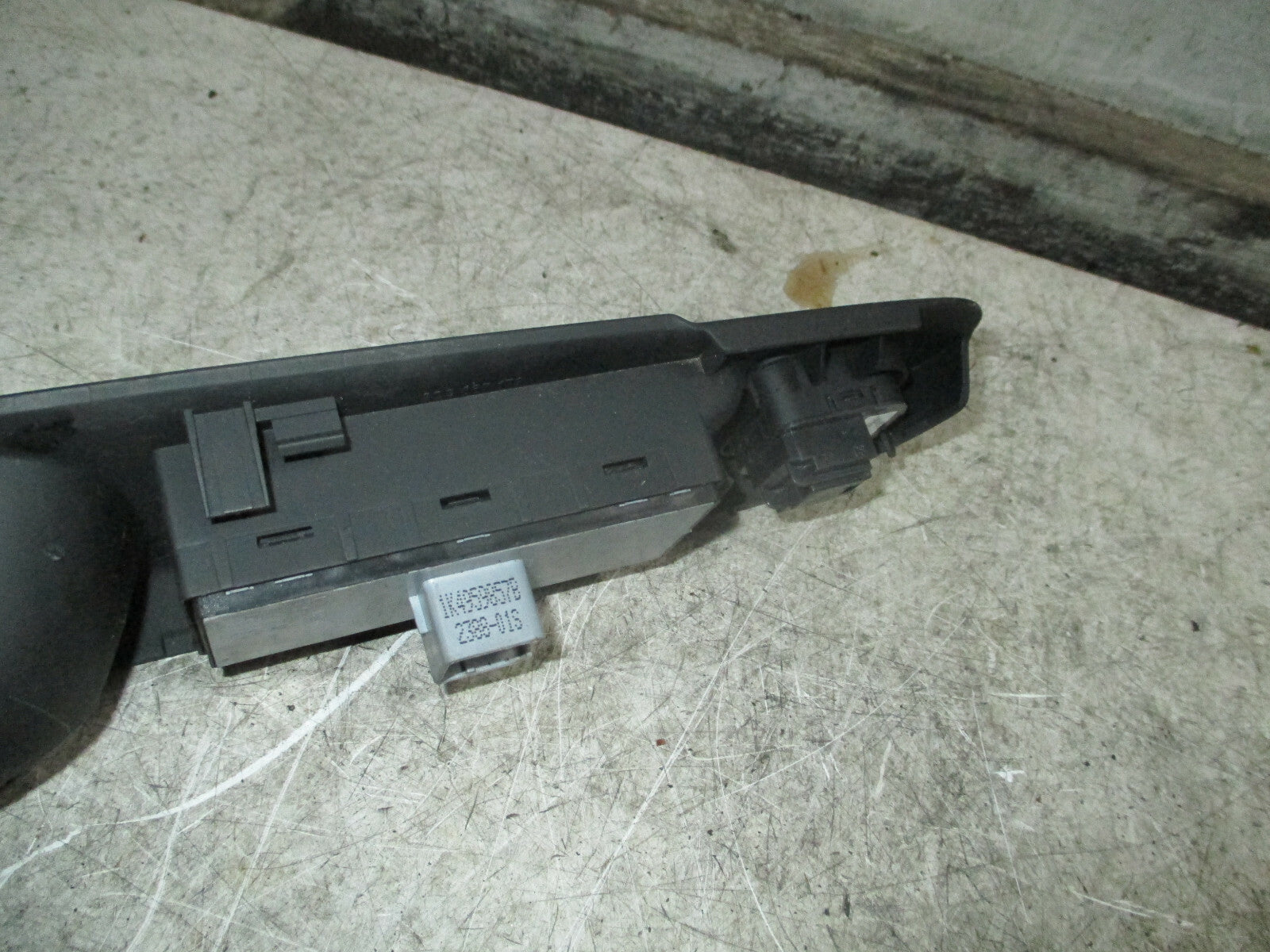 VW VOLKSWAGEN PASSAT 2007 B6 OSF DRIVER SIDE FRONT DOOR WINDOW SWITCH 1K4959857B