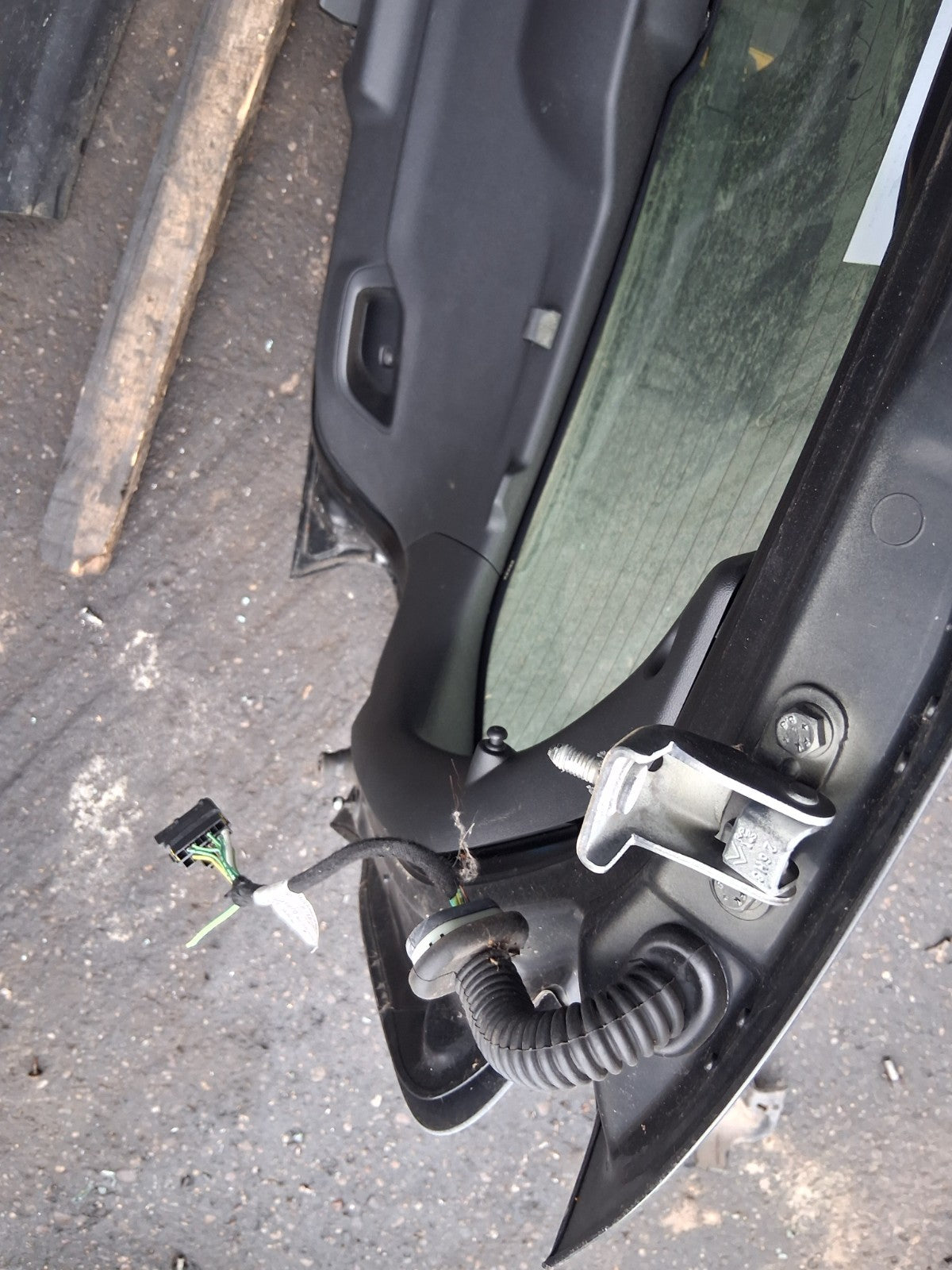 2014 PEUGEOT 208 COMPLETE REAR BOOTLID TAILGATE PEARL BLACK KTV