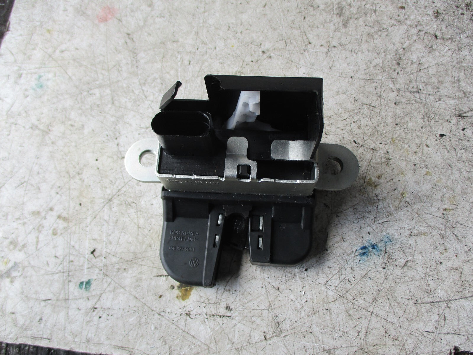 VW VOLKSWAGEN 2020 UP TAILGATE LOCK MECHANISM 1S0827505E