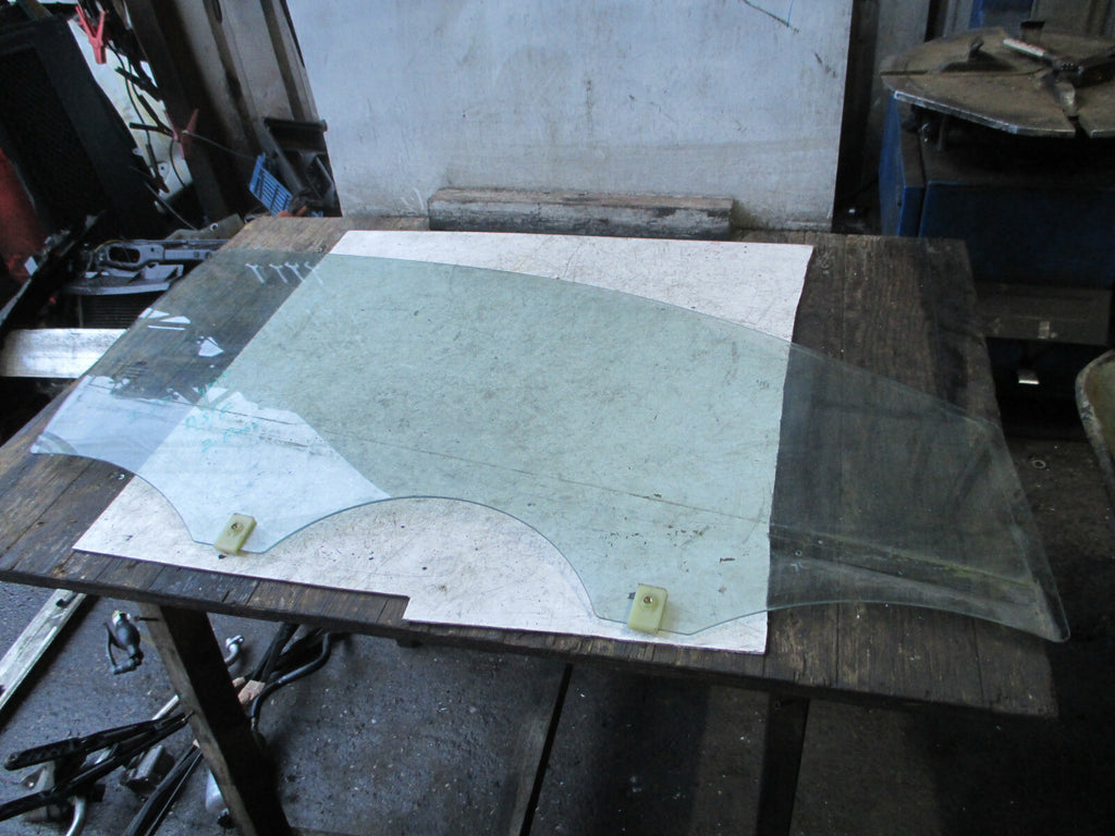 HYUNDAI i20 MK1 3 DOOR OS DRIVER SIDE DOOR WINDOW GLASS