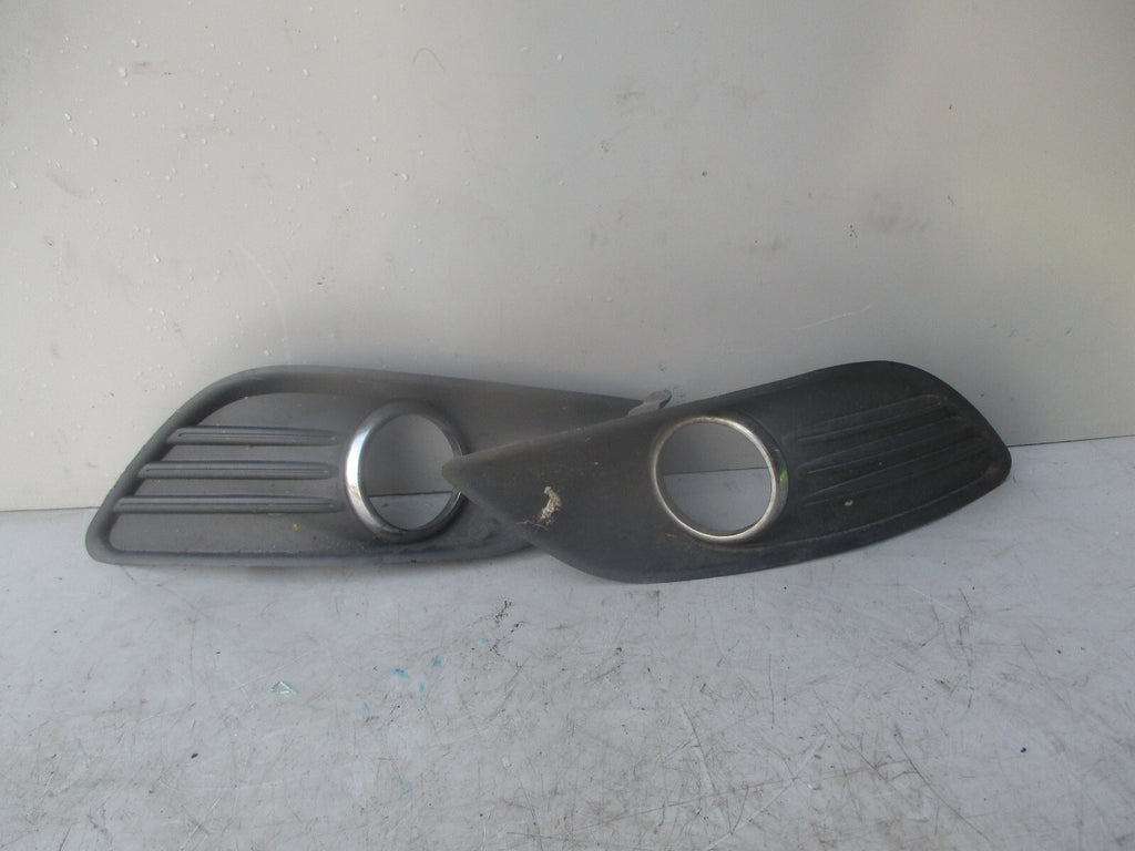FORD FOCUS MK2 2010 LEFT RIGHT SIDE FOGLIGHT TRIM GRILL 8M51R19953AEW