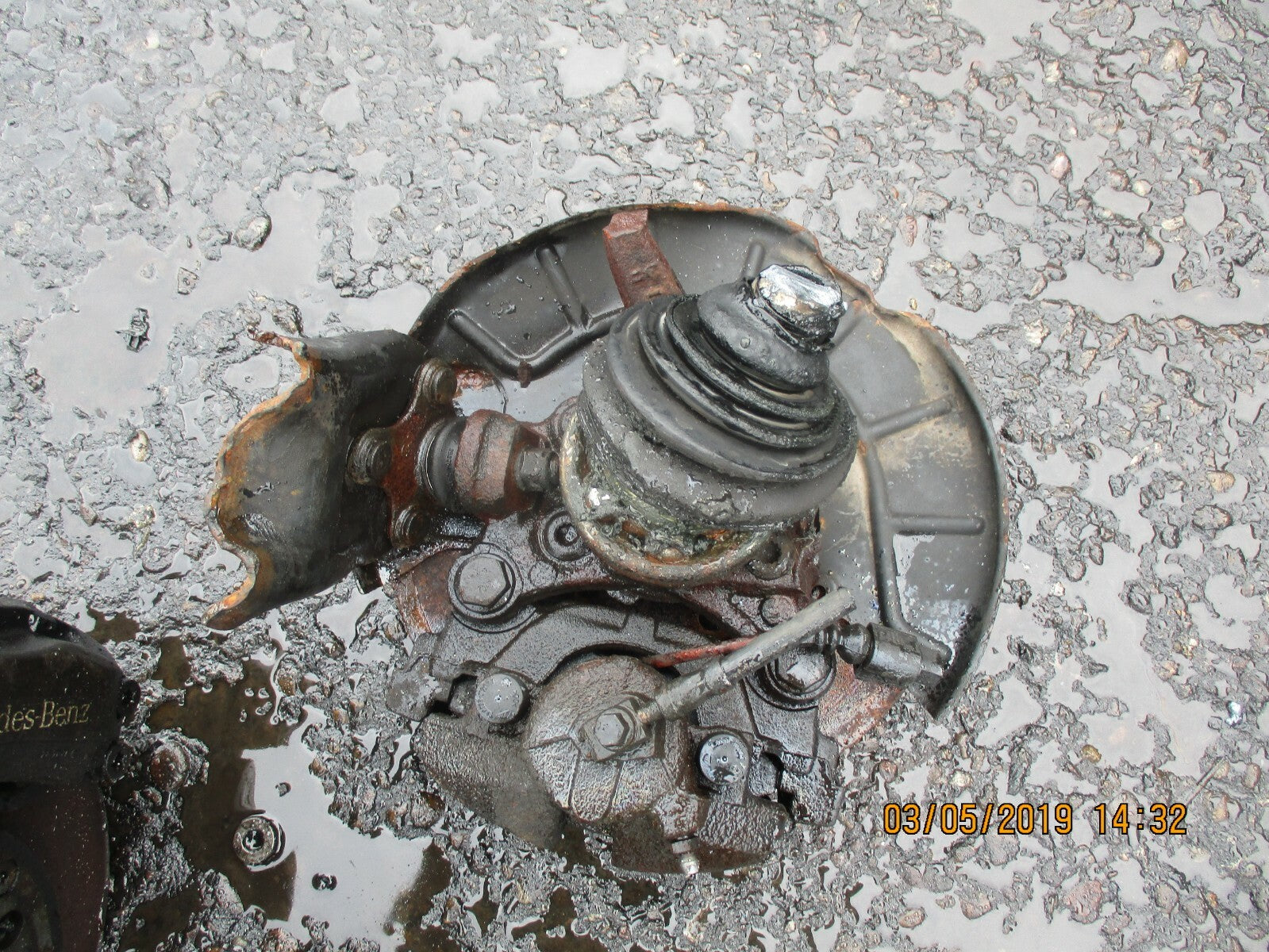 VOLKSWAGEN SCIROCCO MK3 2.0 TDI NSF PASSENGER FRONT COMPLETE HUB WITH CALIPER