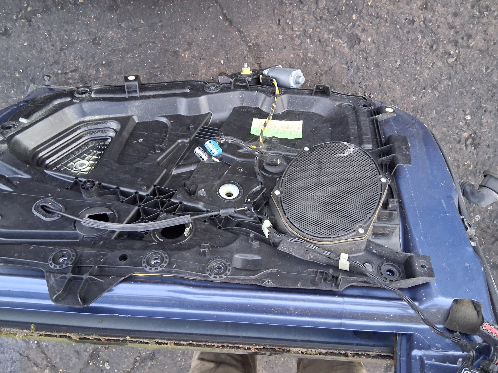 2005 FORD FIESTA MK6 OSF DRIVER SIDE FRONT RIGHT DOOR BLUE