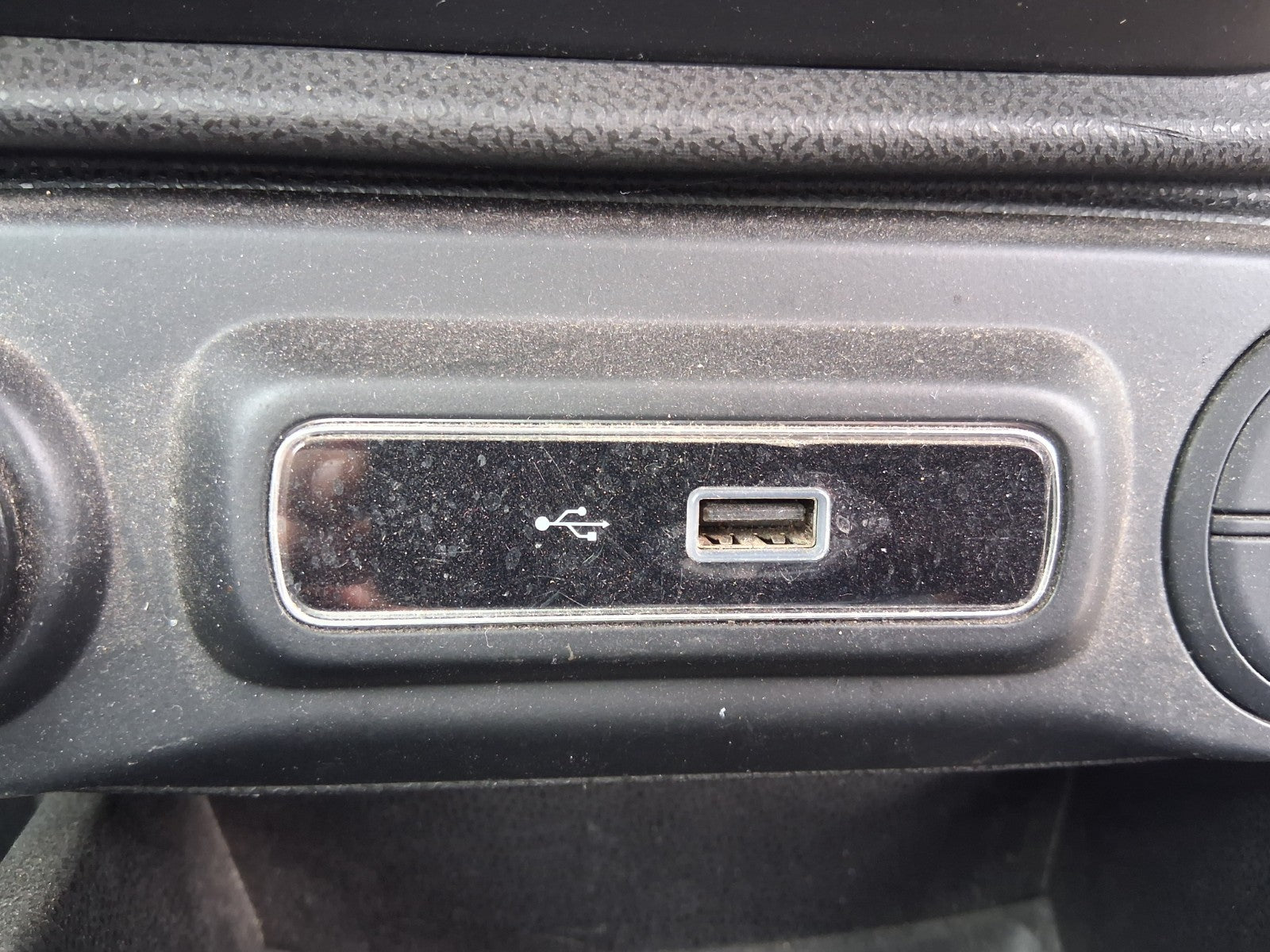 2019 FIAT 500L HATCH USB PORT SOCKET