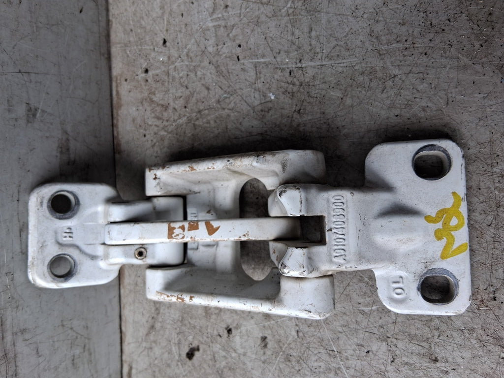 MERCEDES BENZ SPRINTER 2022 W907 NSR PASSENGER REAR DOOR HINGE PAIR A9107408900