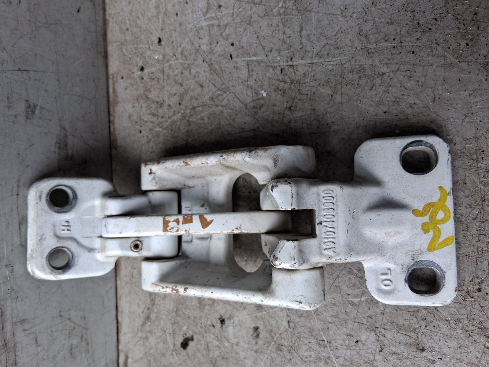 MERCEDES BENZ SPRINTER 2022 W907 NSR PASSENGER REAR DOOR HINGE PAIR A9107408900