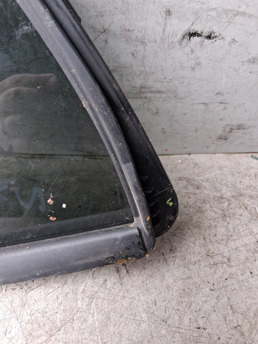 SUZUKI SWIFT MK3 2016 NSR PASSENGER SIDE REAR LEFT QUARTER WINDOW GLASS