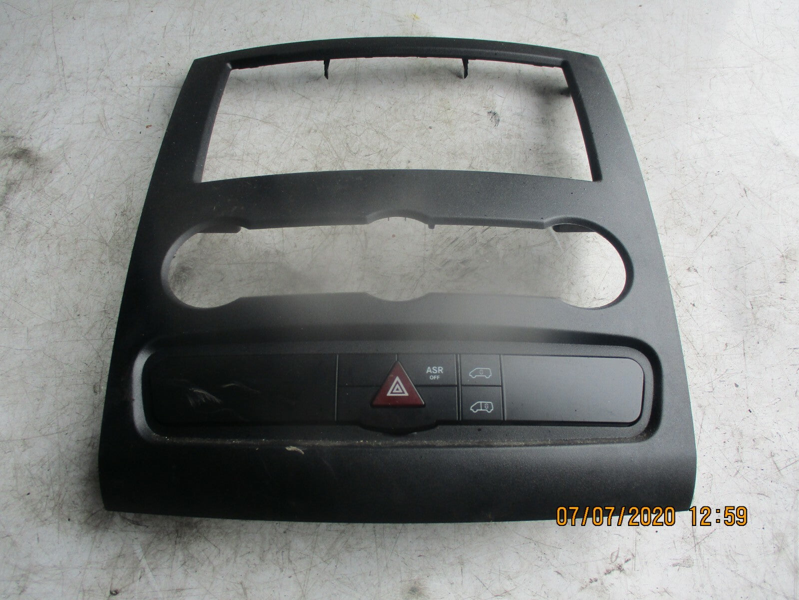 VW VOLKSWAGEN 2015 CRAFTER MK1 HAZARD SWITCH PANEL A9068701810