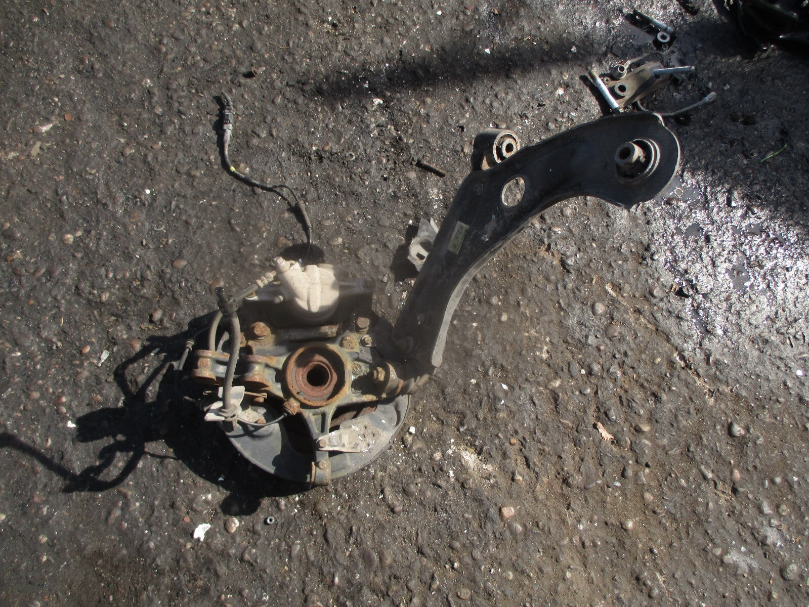 2014 PEUGEOT 308 MK2 1.6 DIESEL NSF PASSENGER FRONT WHEEL HUB CALIPER WISHBONE