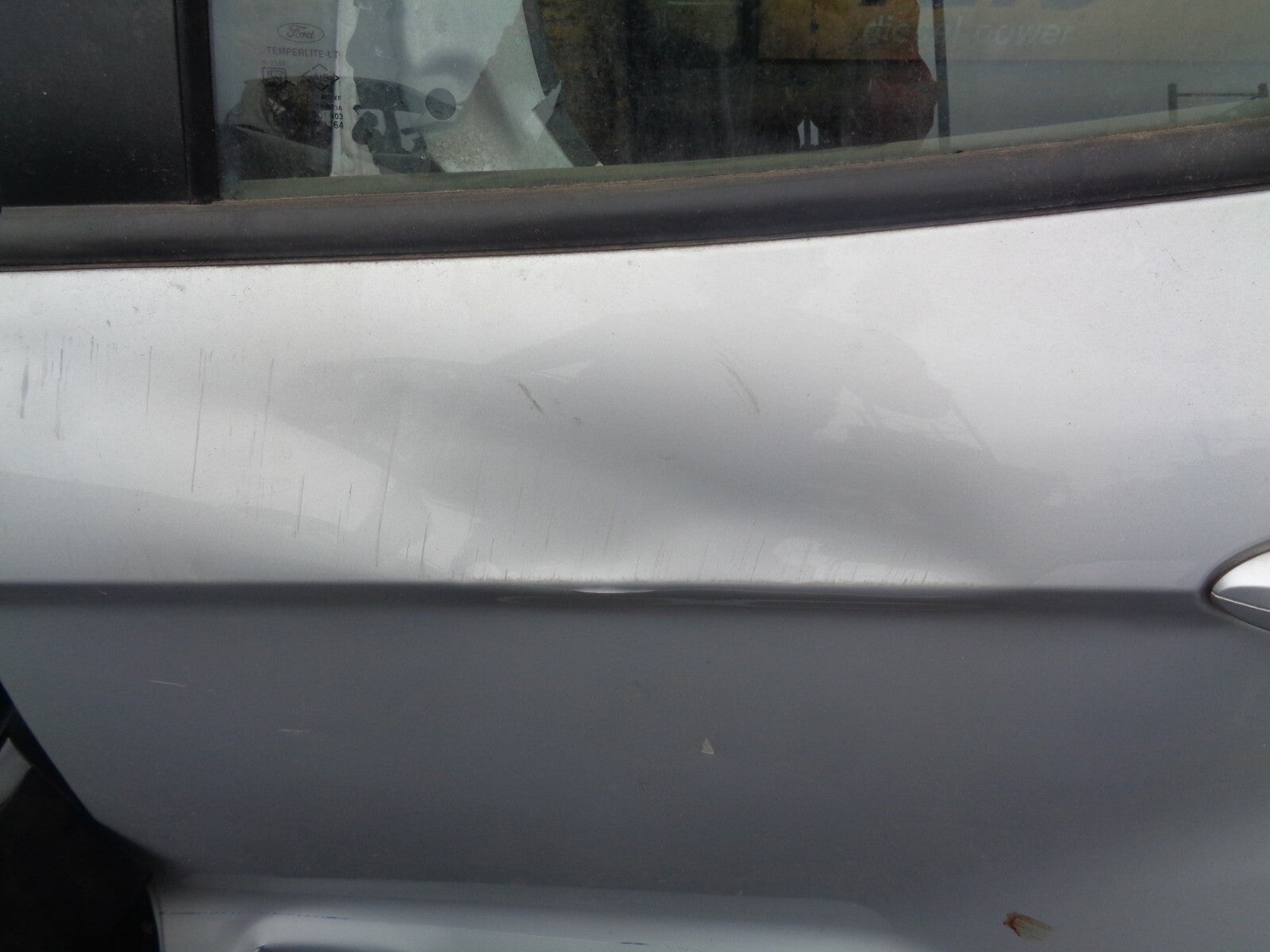 FORD ECOSPORT MK1 2018 NSR PASSENGER SIDE ELECTRIC REAR COMPLETE DOOR DAMAGED
