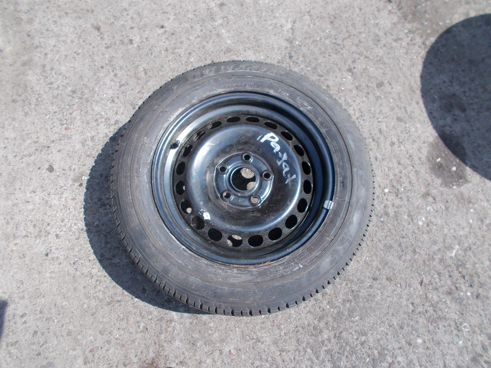 VOLKSWAGEN PASSAT DUNLOP 15 INCH 5 STUD STEEL WHEEL 205/60 R15