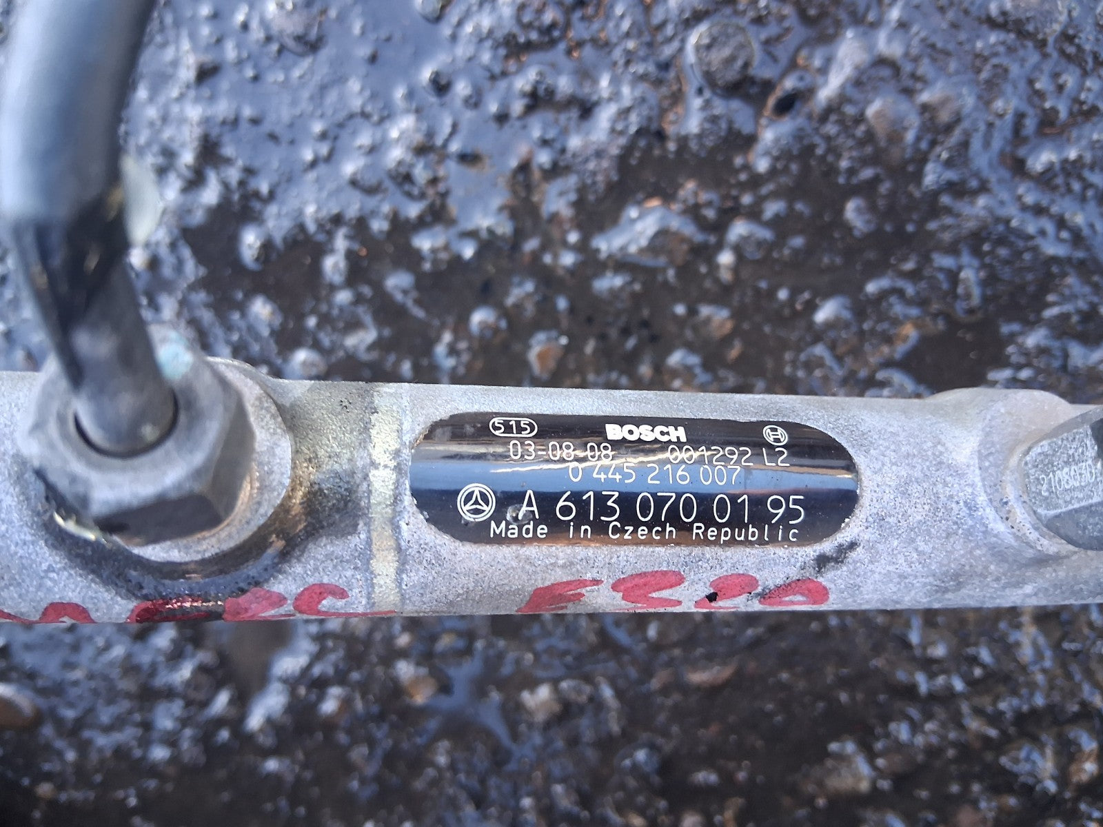 2004 MERCEDES BENZ E CLASS W211 E320 DIESEL INJECTOR RAIL A6130700195