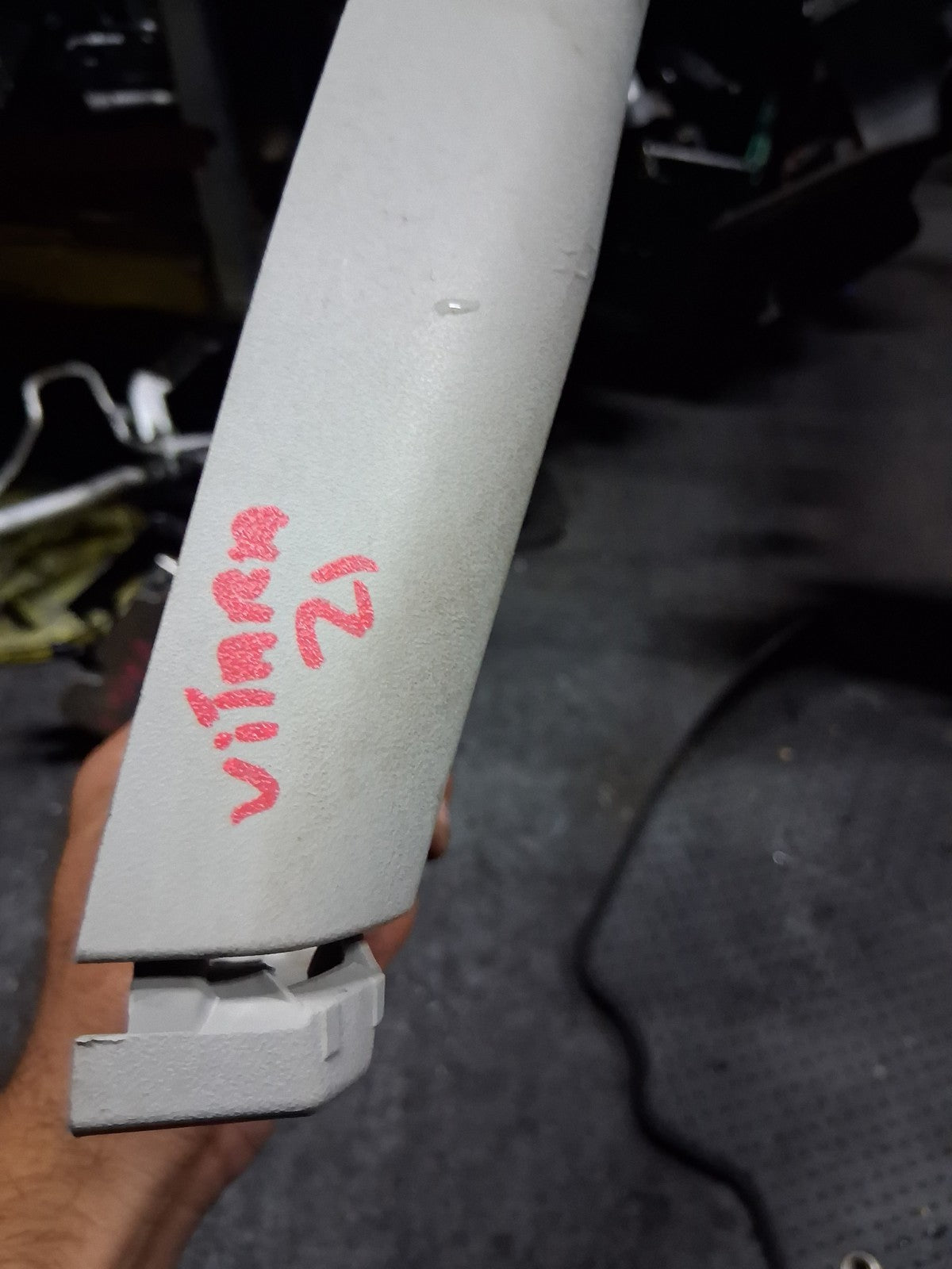 2022 SUZUKI VITARA MK4 OS DRIVER SIDE PILLAR B TRIM COVER 7621154P1