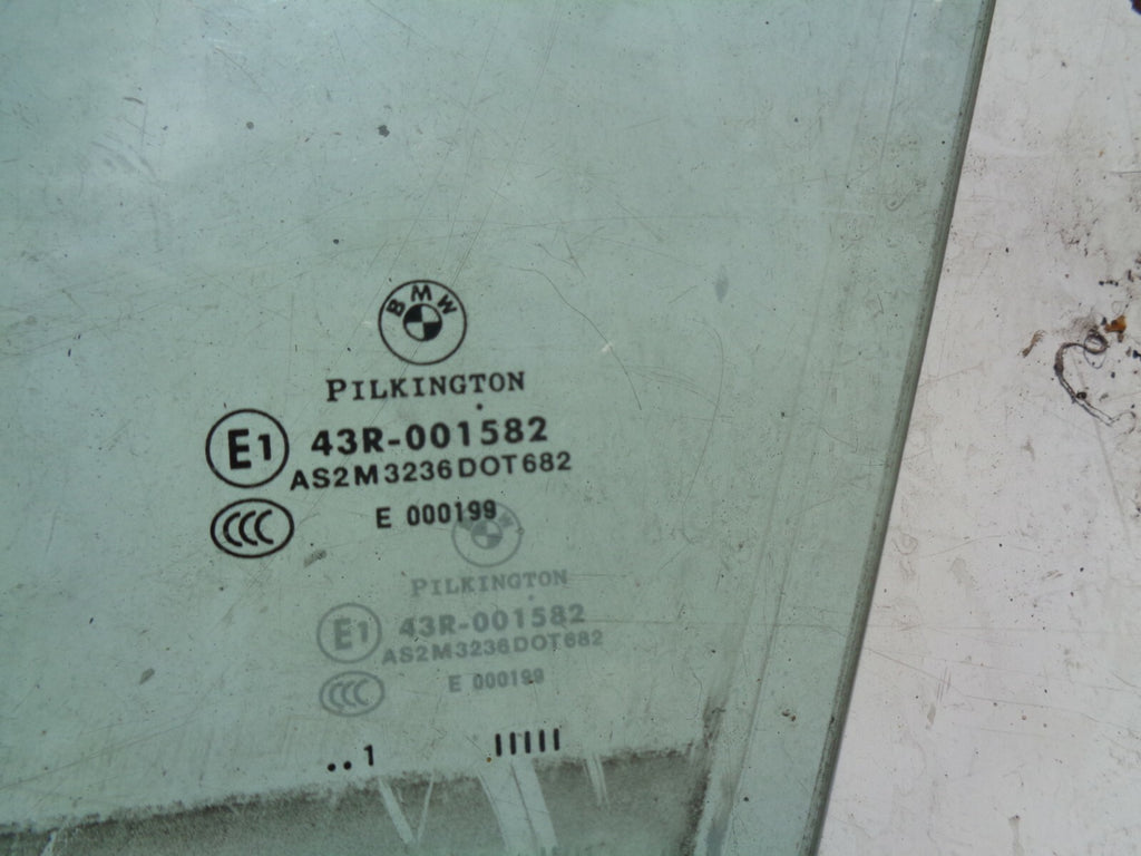 BMW 118D 2011 E87 NSF PASSENGER SIDE FRONT WINDOW GLASS E143R001582