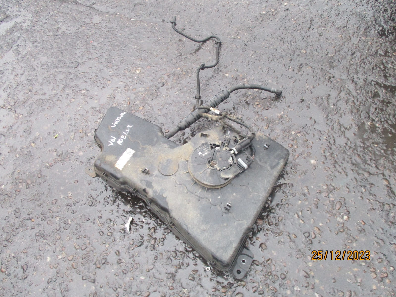 VW VOLKSWAGEN MK2 TIGUAN 2016 2.0 TDI ADBLUE TANK RESERVOIR PUMP 5QF131877F