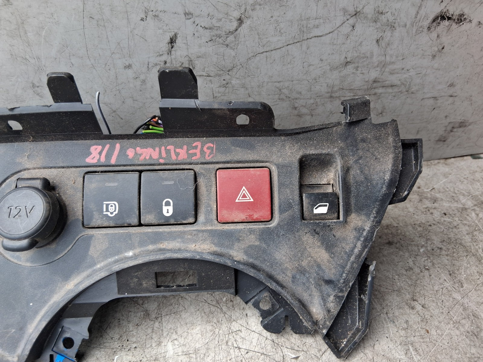 2018 CITROEN BERLINGO MK2 DASHBOARD HAZARD SWITCH MULTIPLE SWITCH 9680932177