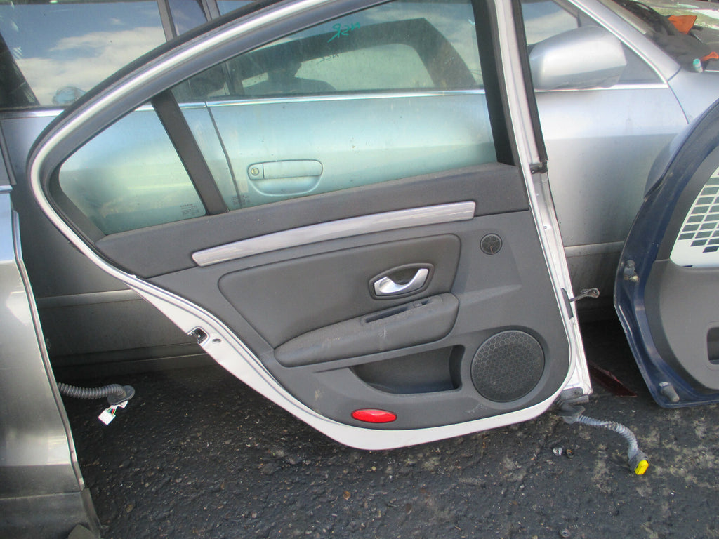 RENAULT LAGUNA MK3 2008 NSR PASSENGER SIDE REAR COMPLETE DOOR SILVER