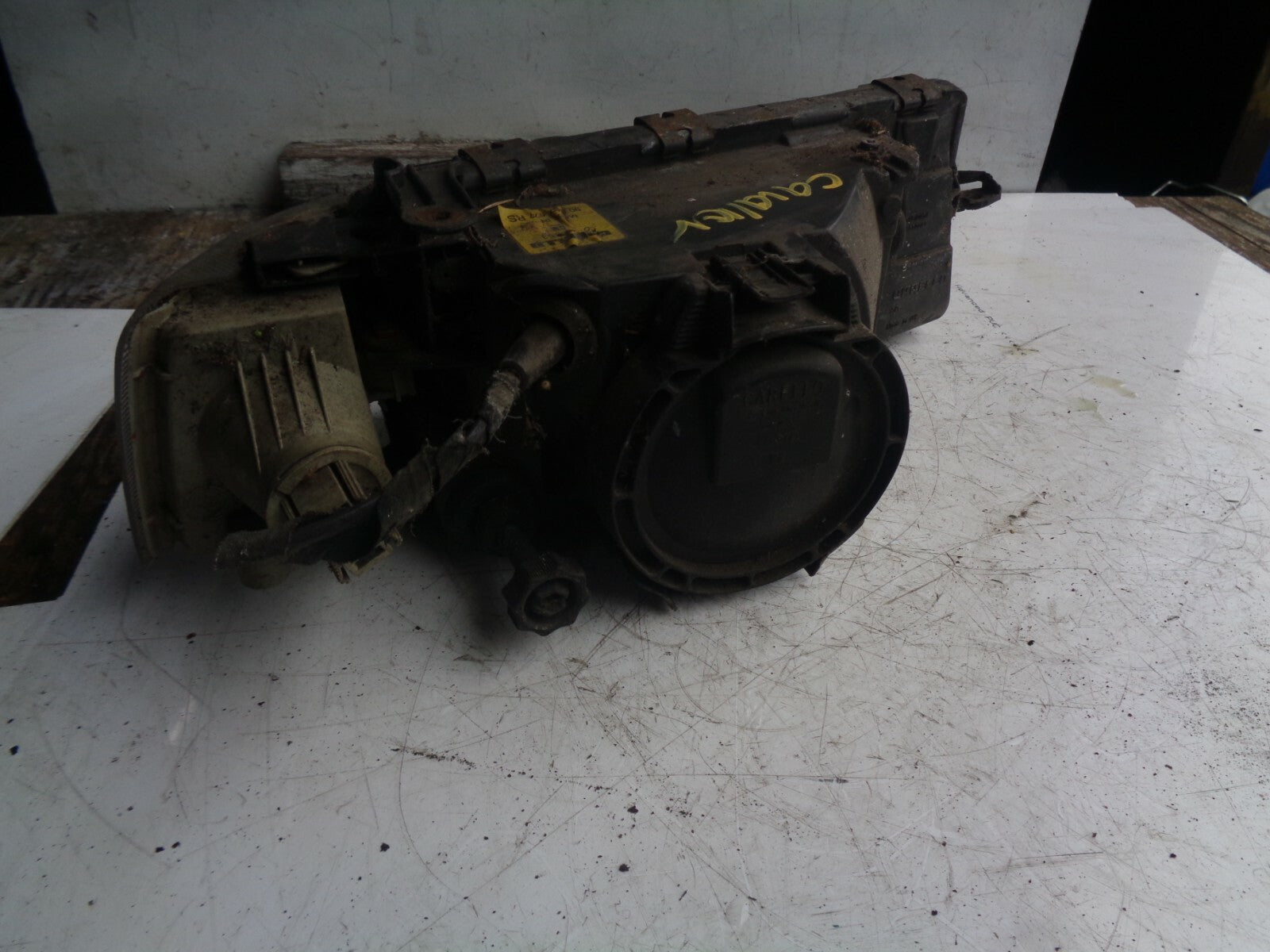 VAUXHALL CAVALIER MK2 1981-1988 PASSENGER NEAR SIDE HEADLIGHT 90307677